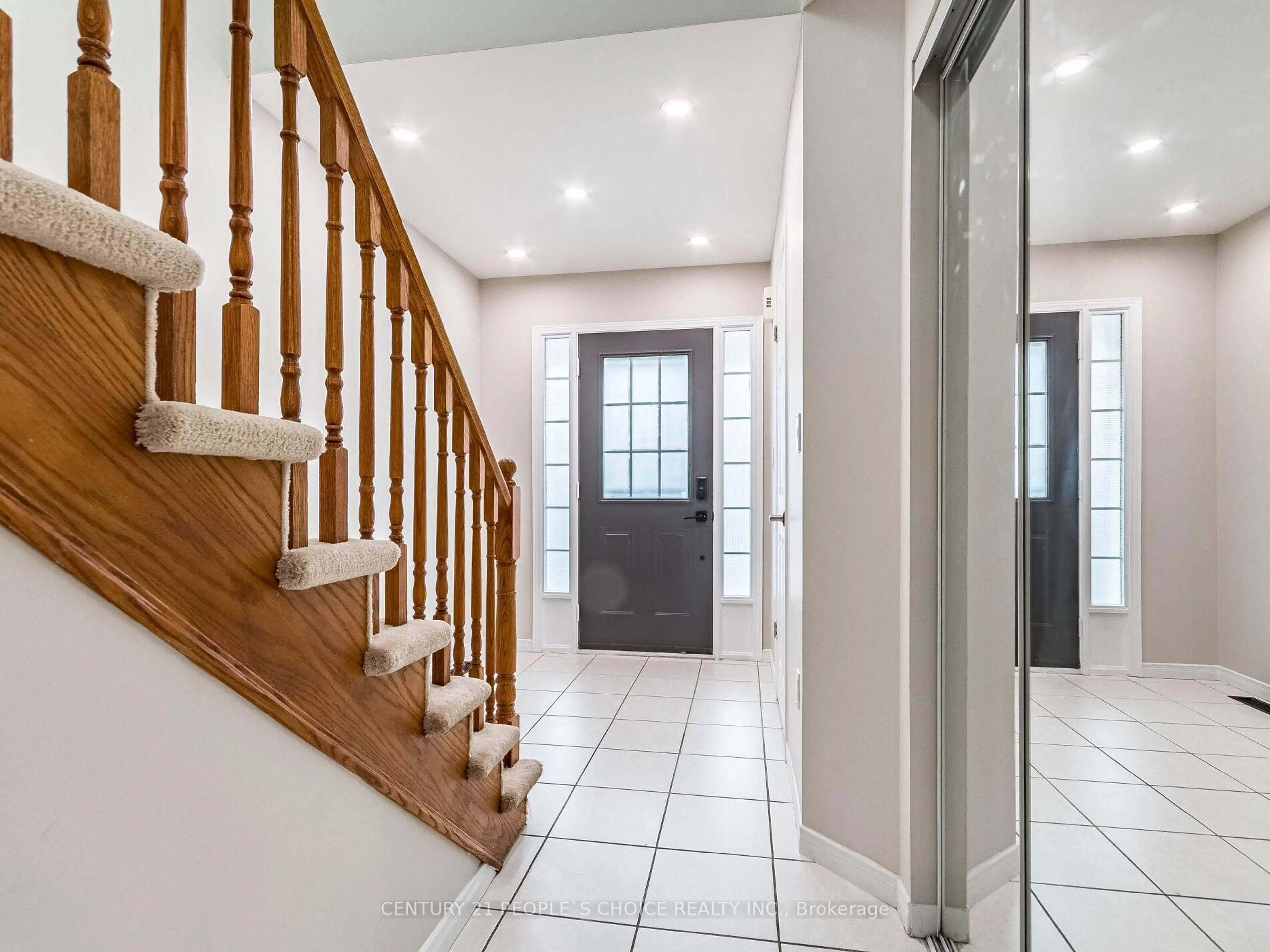 Indoor entryway for 485 Green Rd #79, Hamilton Ontario L8E 6A9