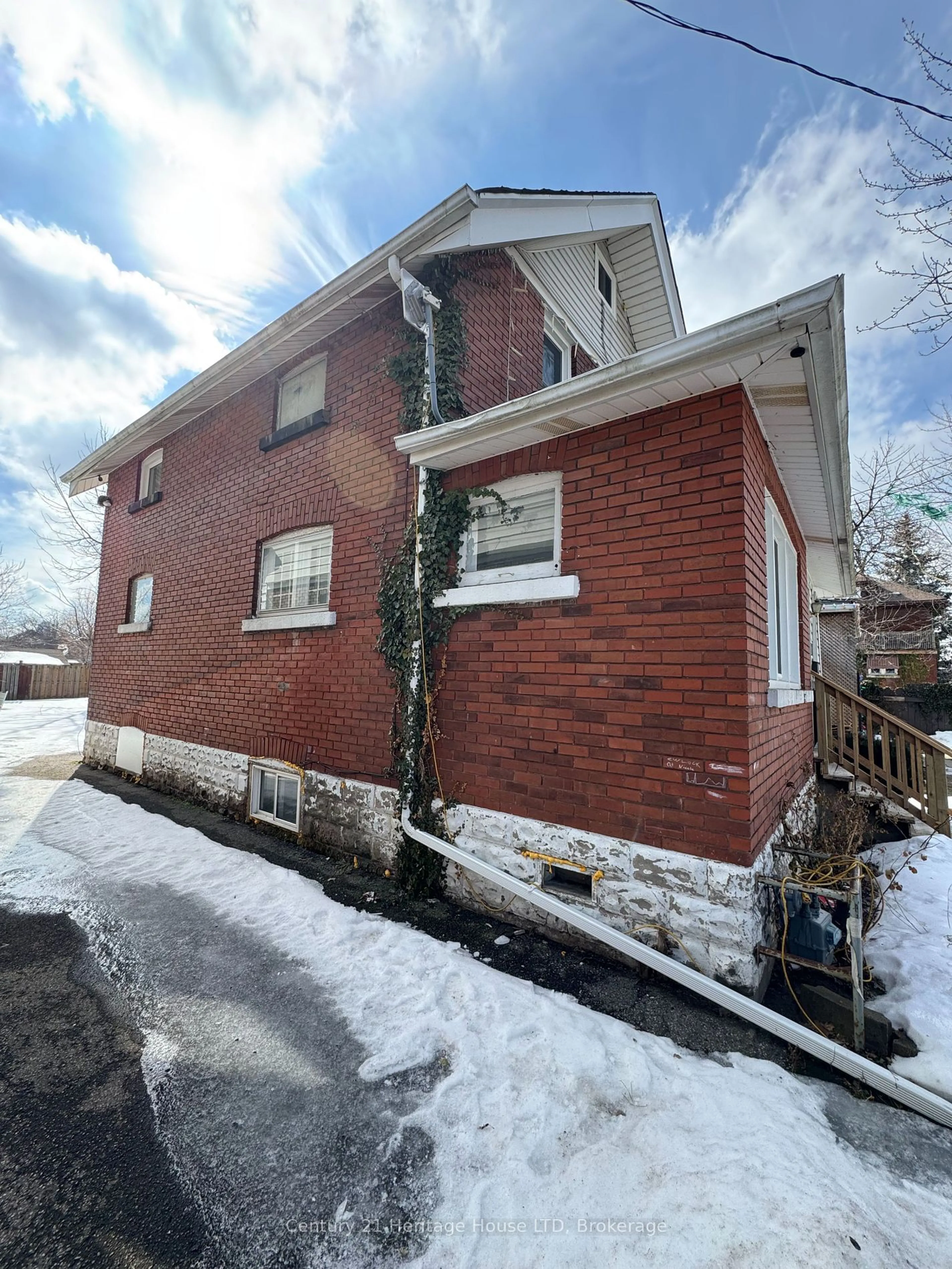 Home with brick exterior material, street for 5060 Morrison St, Niagara Falls Ontario L2E 2C8