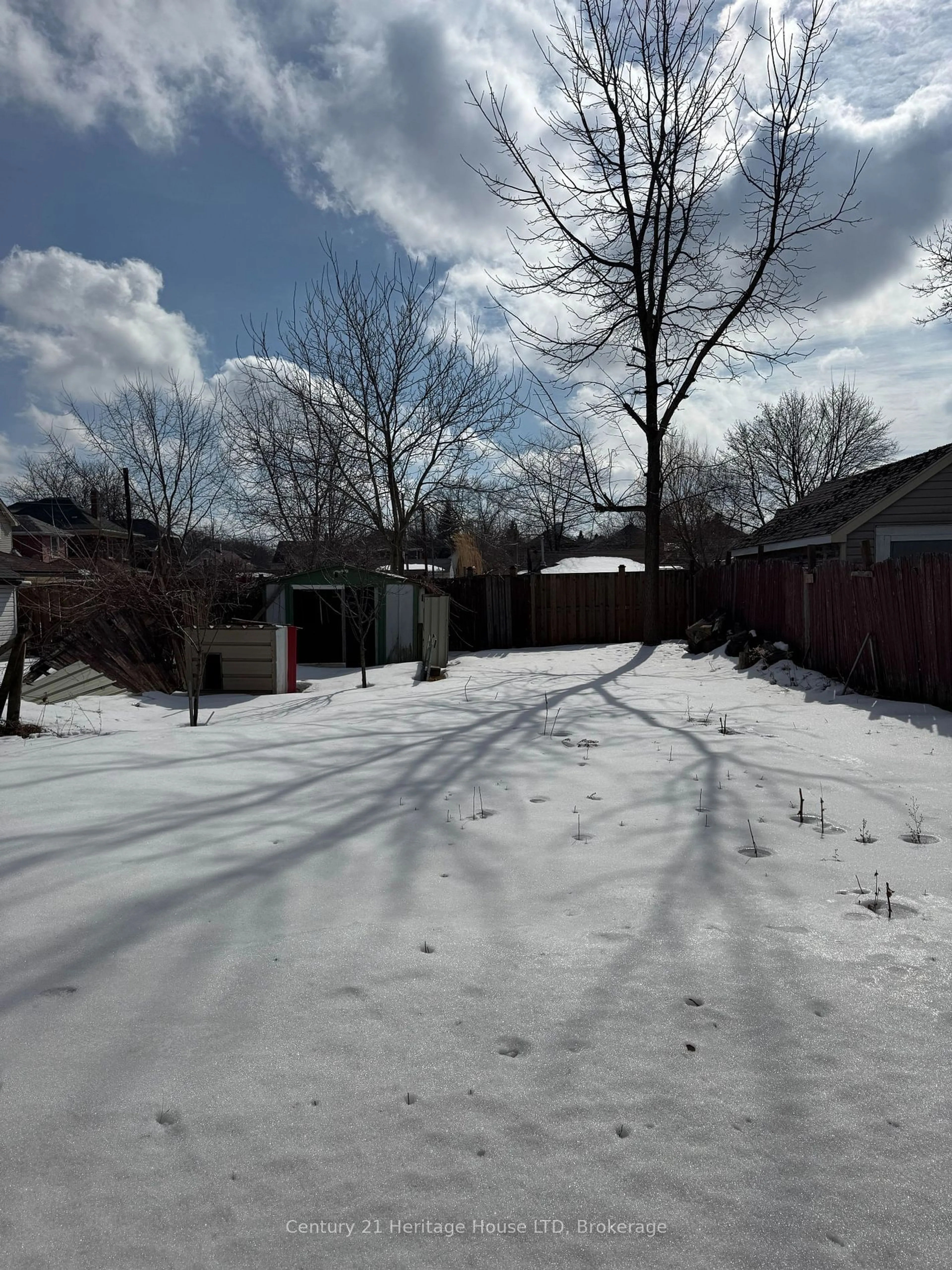 A pic from outside/outdoor area/front of a property/back of a property/a pic from drone, street for 5060 Morrison St, Niagara Falls Ontario L2E 2C8