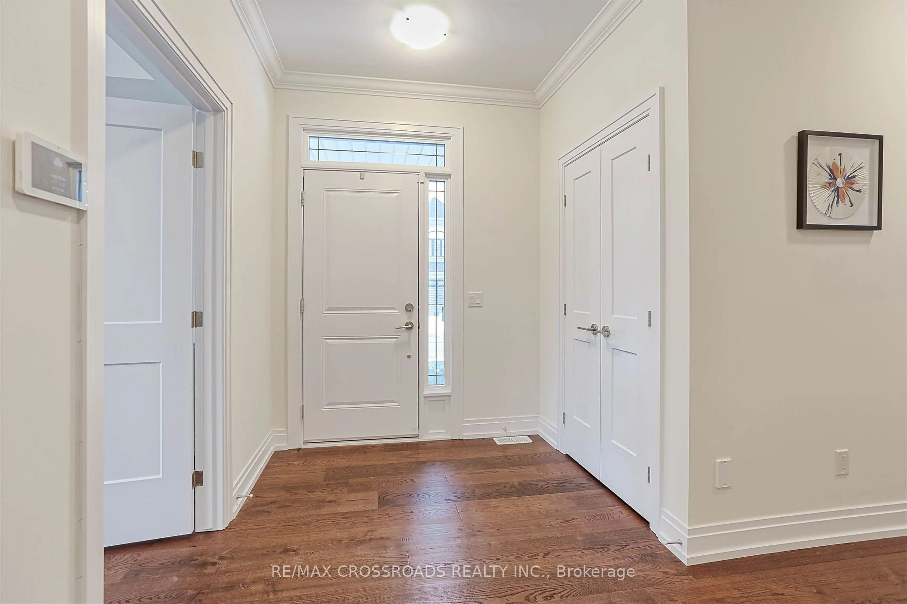 Indoor entryway for 58 Westfield Cres, Hamilton Ontario L8B 1X9