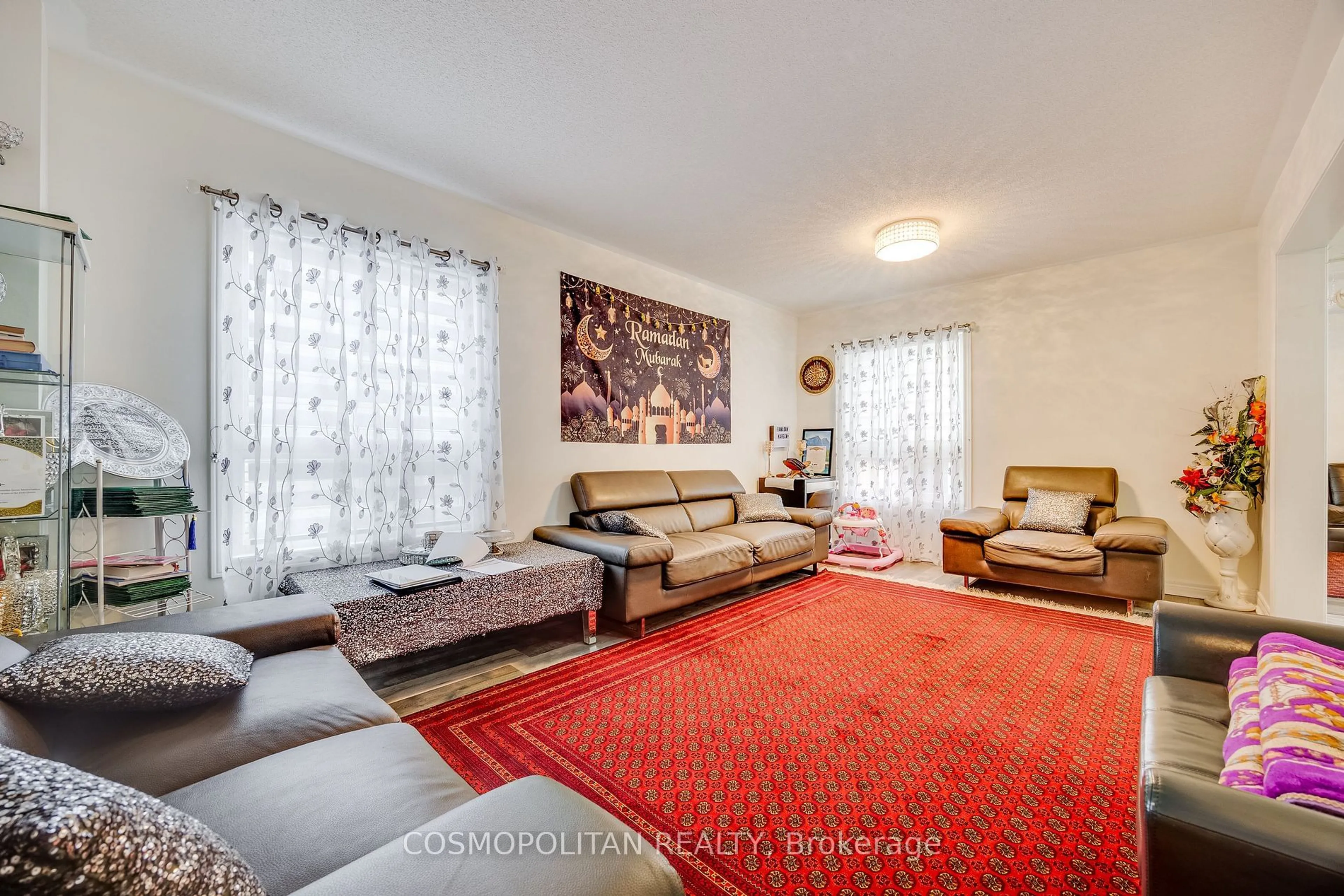 Living room with furniture, unknown for 53 LONGFELLOW Ave, St. Catharines Ontario L2R 6N8