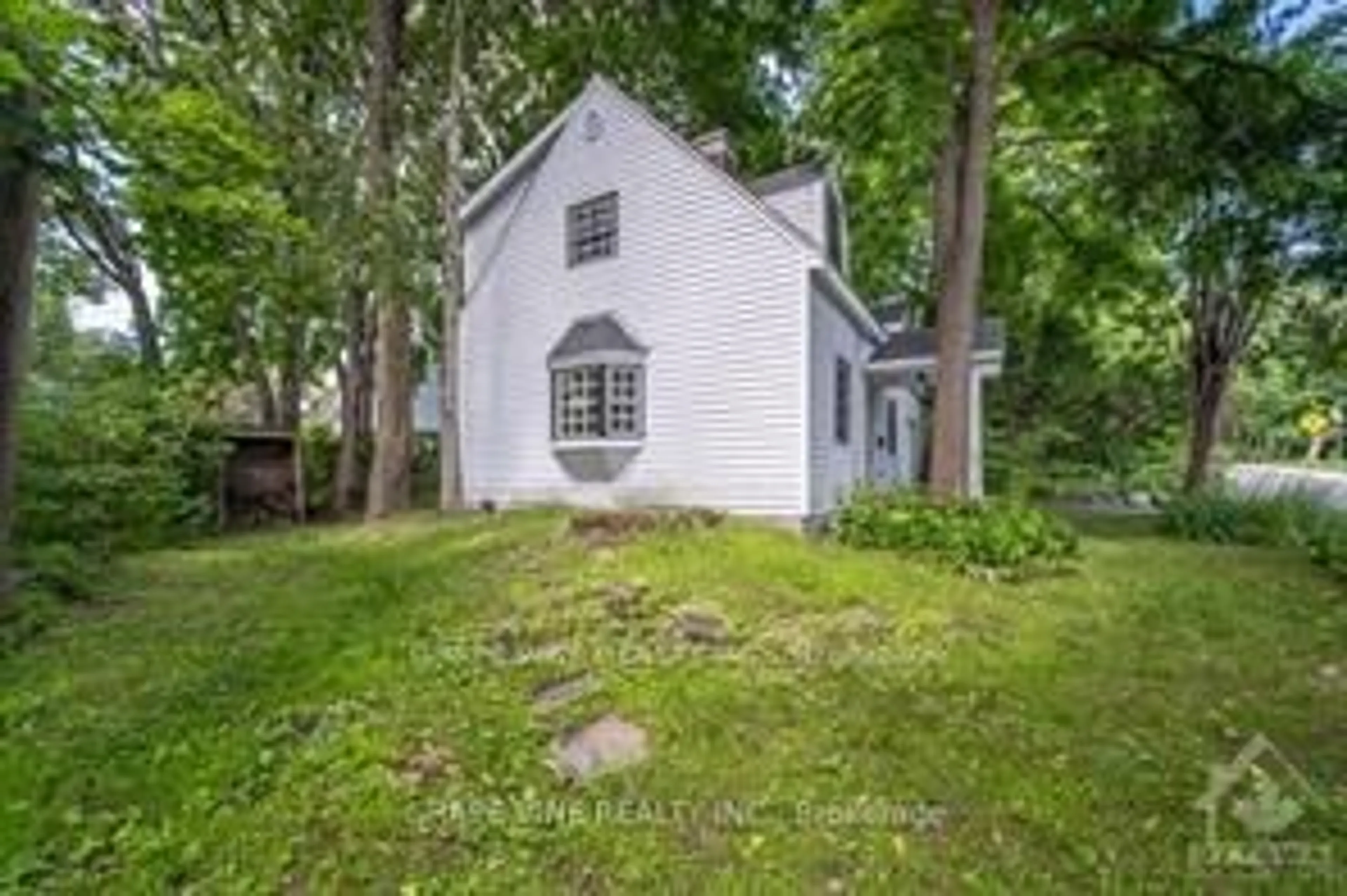 A pic from outside/outdoor area/front of a property/back of a property/a pic from drone, street for 181 Maple Lane, Ottawa Ontario K1M 1G6