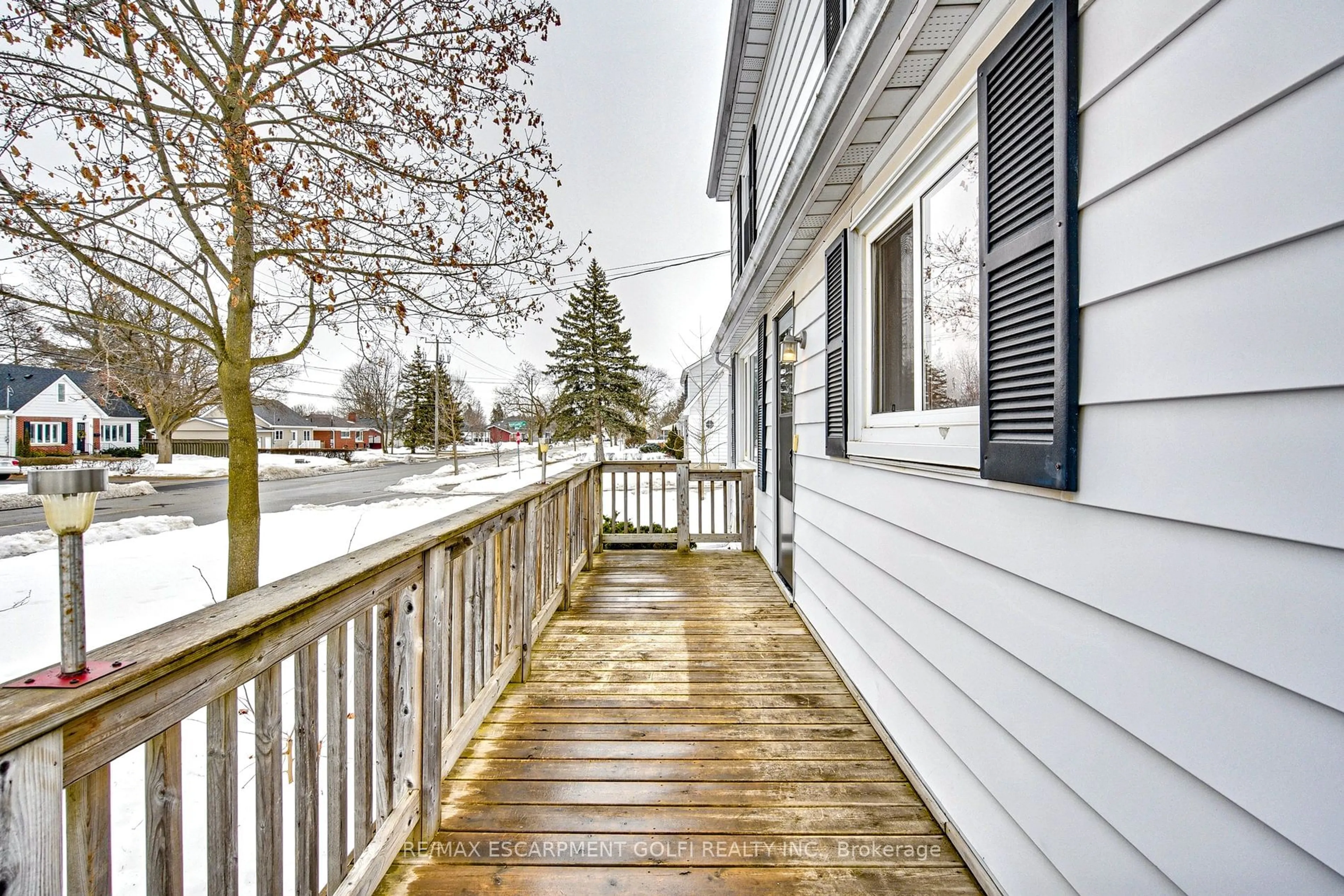 Patio, street for 26 Morton Ave, Brantford Ontario N3R 2N5