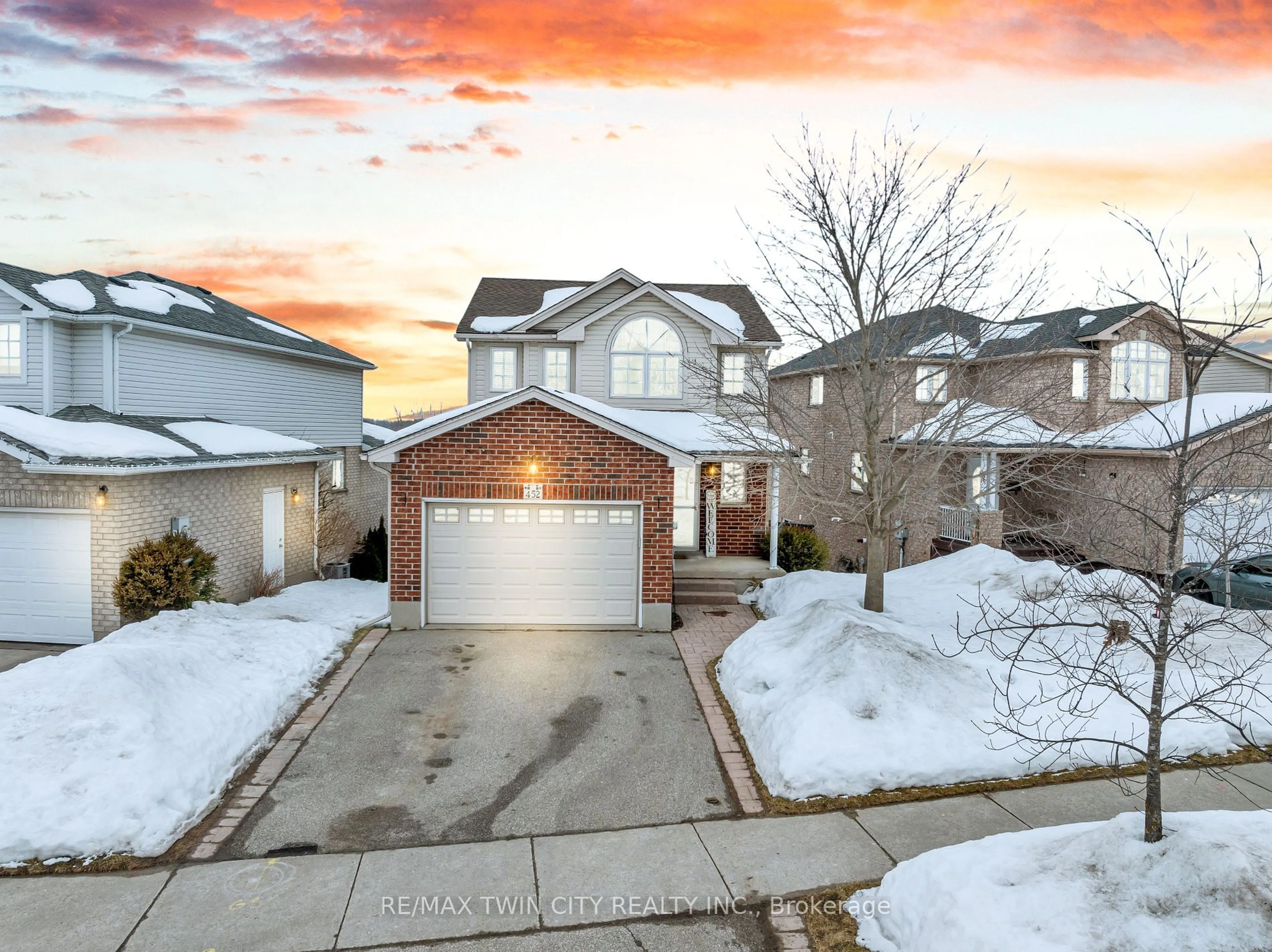 A pic from outside/outdoor area/front of a property/back of a property/a pic from drone, street for 452 Activa Ave, Kitchener Ontario N2E 4B9