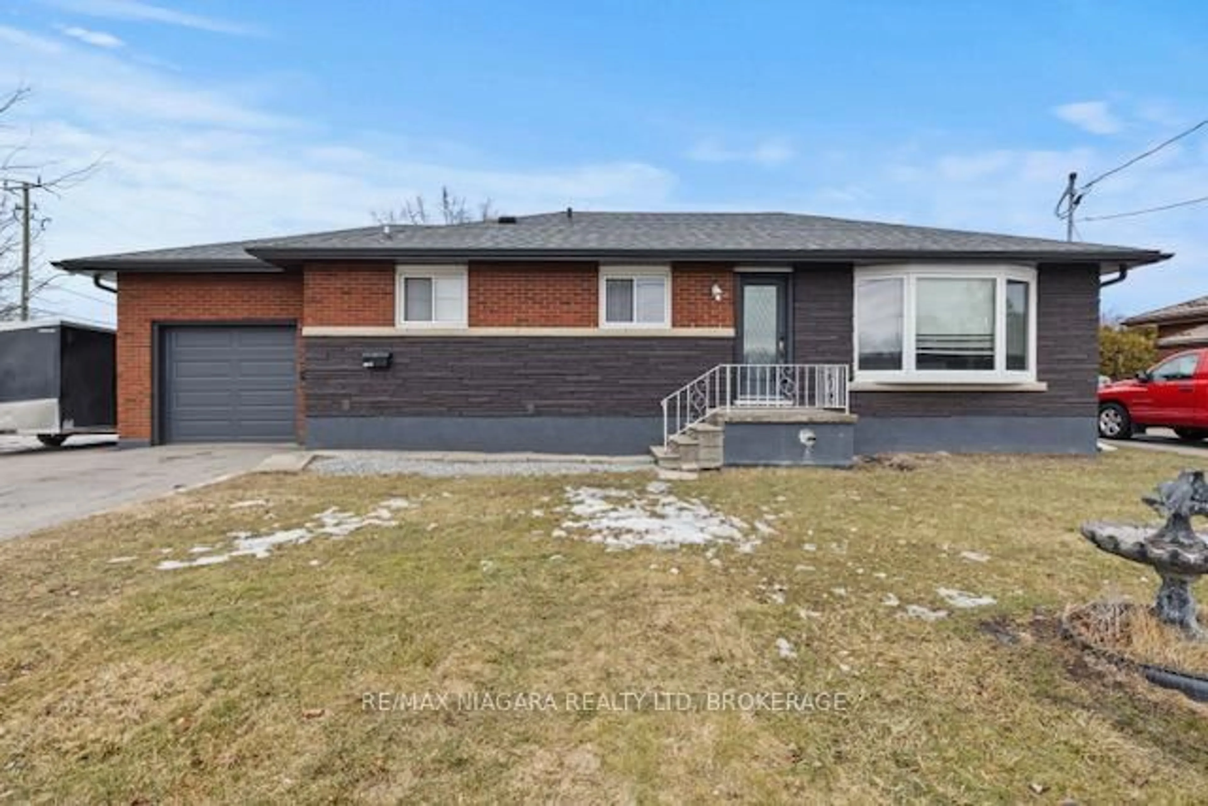 Home with brick exterior material, street for 120 Marigold St, Welland Ontario L3C 5J9