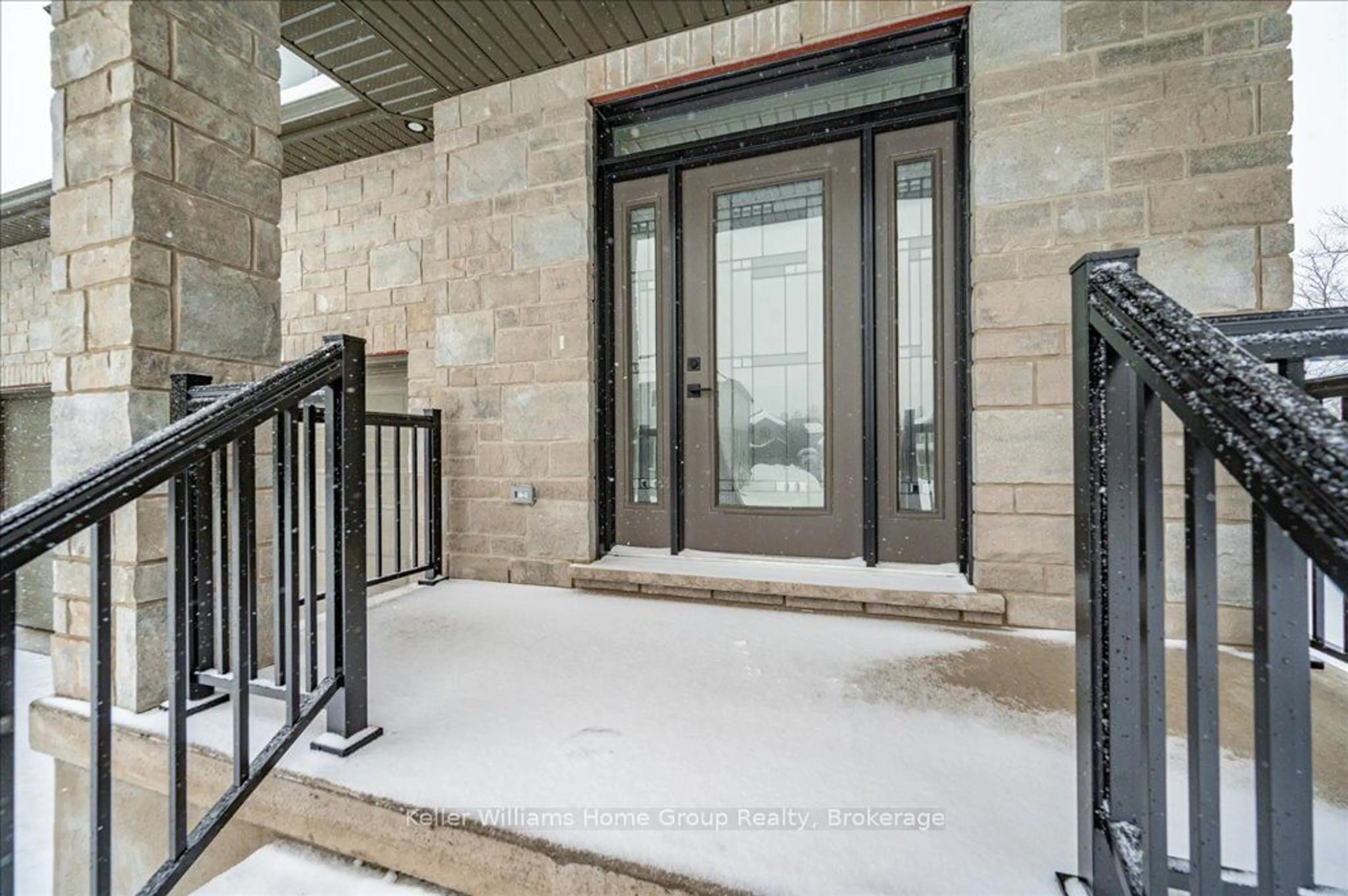 Indoor entryway for 570 James St, Centre Wellington Ontario N1M 2J1