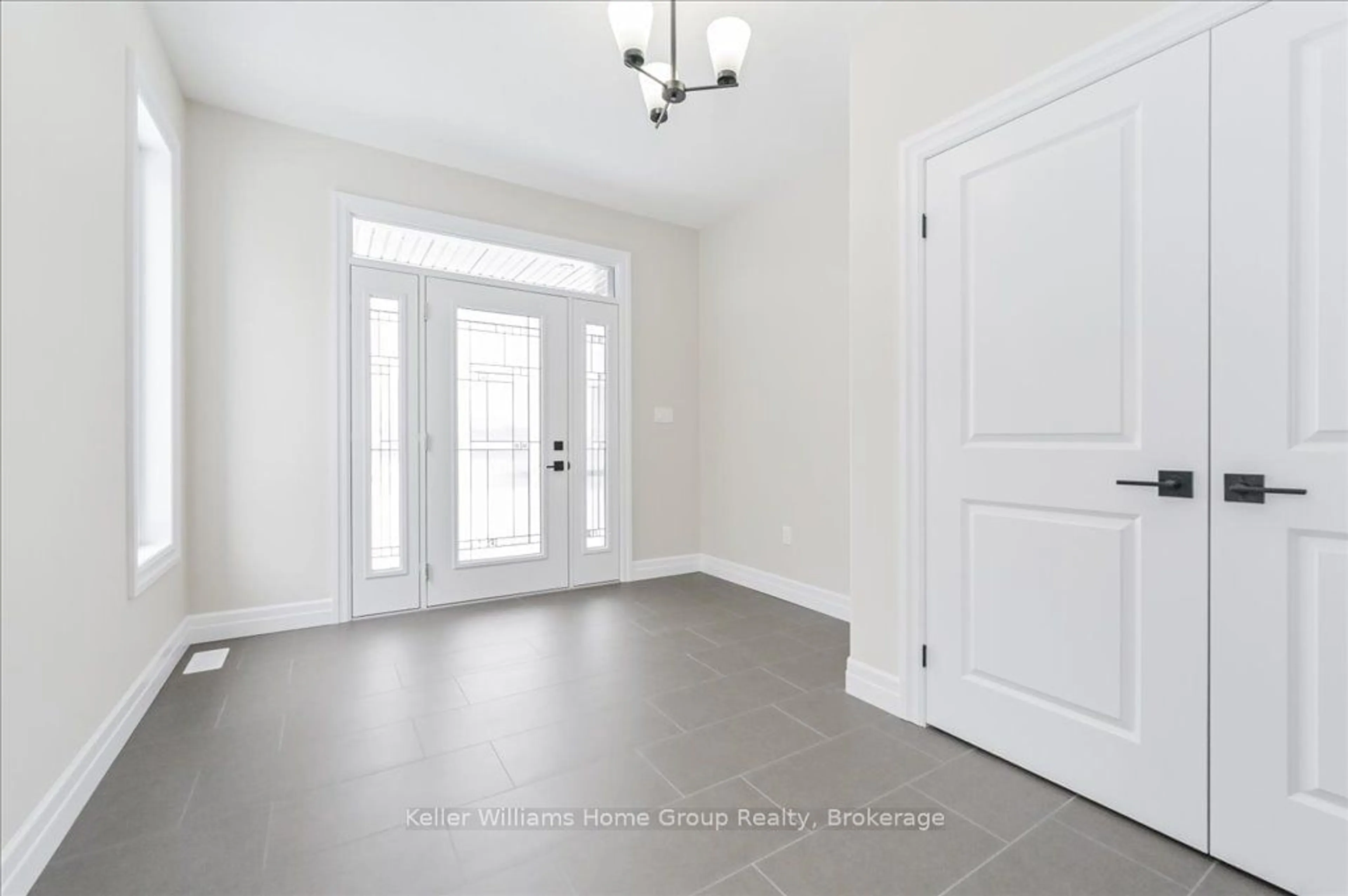 Indoor entryway for 570 James St, Centre Wellington Ontario N1M 2J1