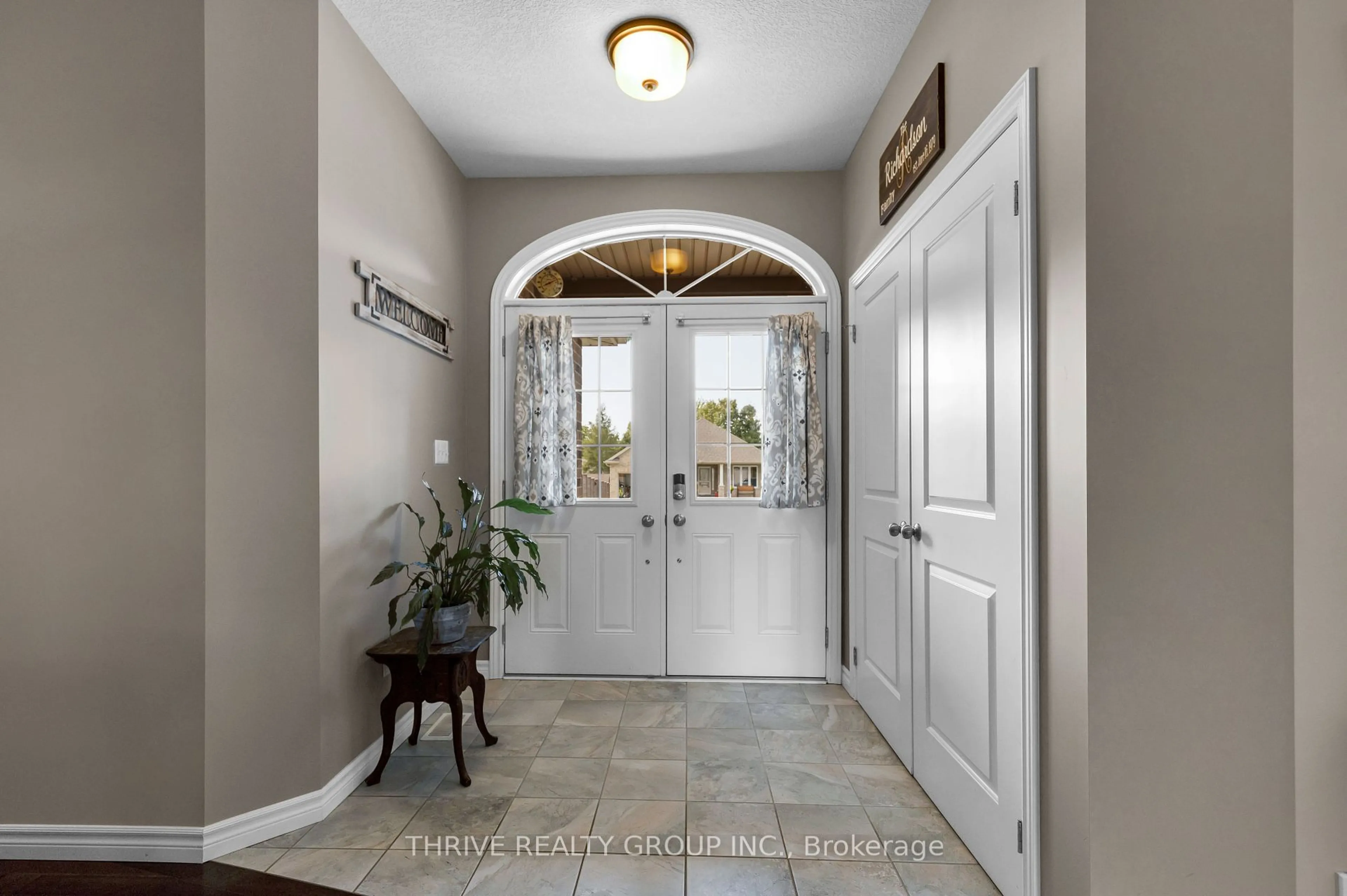 Indoor entryway for 50 Fairview Dr, Lambton Shores Ontario N0M 1B0