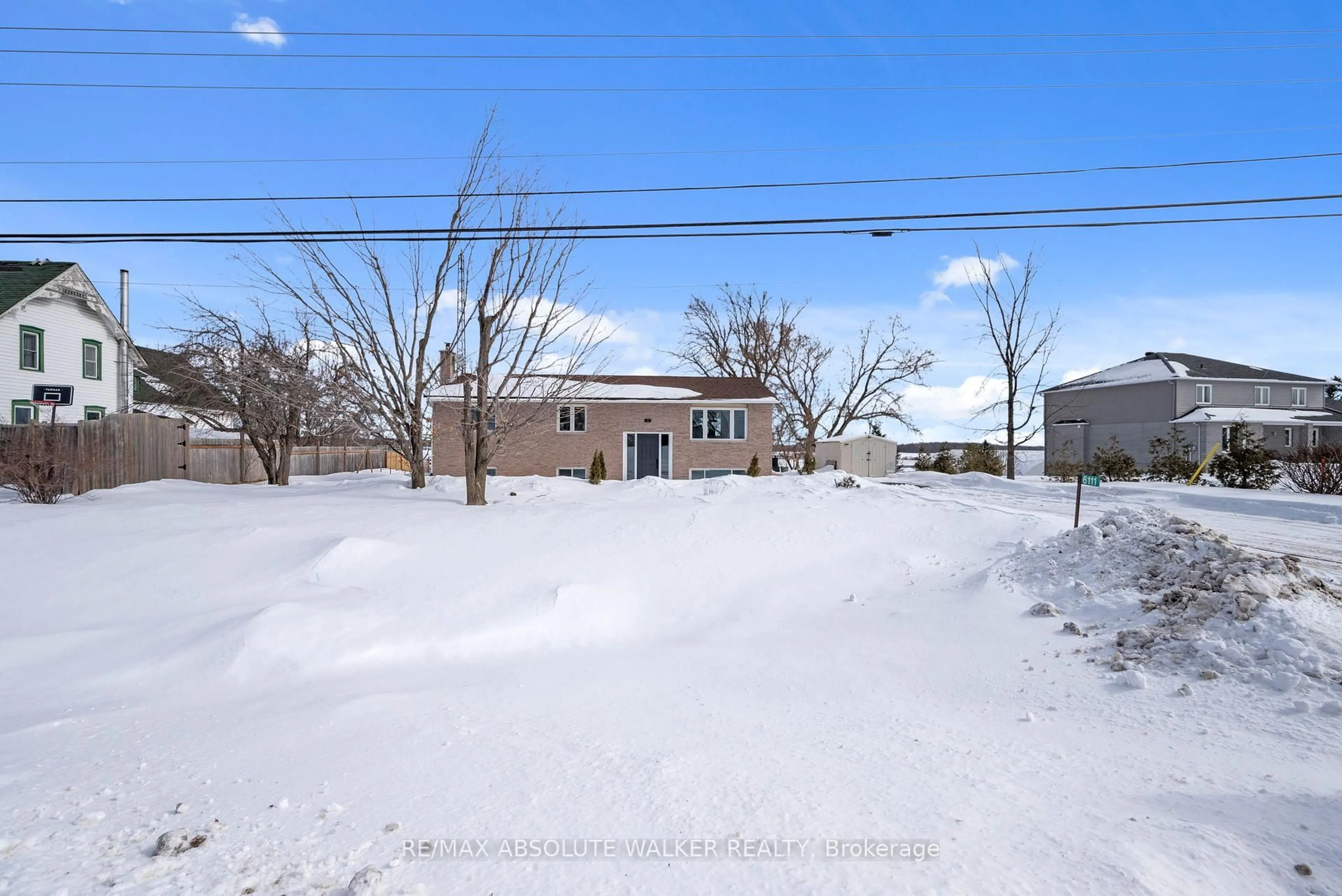 A pic from outside/outdoor area/front of a property/back of a property/a pic from drone, unknown for 6111 Prince Of Wales Dr, North Gower Ontario K0A 2T0