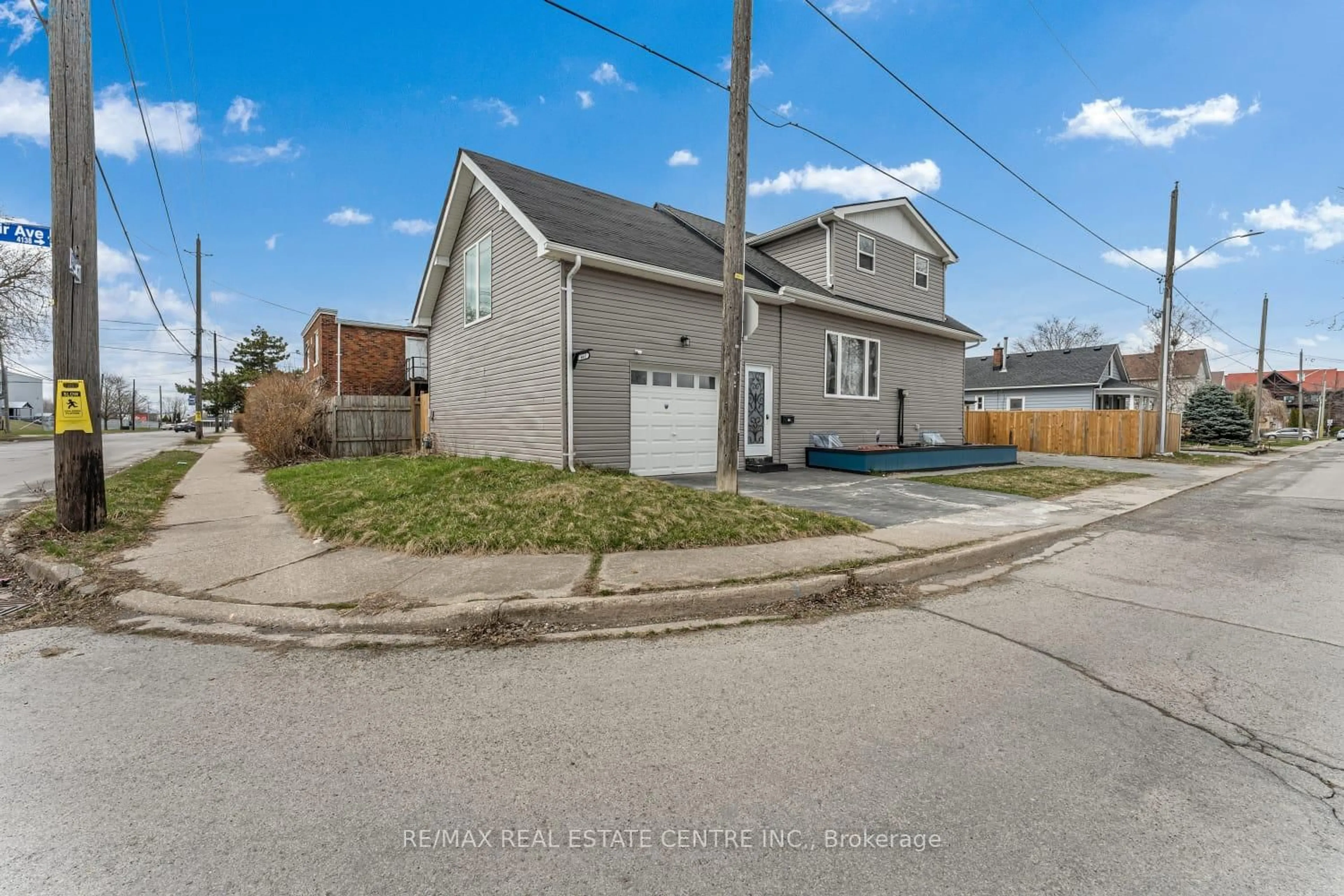 A pic from outside/outdoor area/front of a property/back of a property/a pic from drone, street for 4641 Ferguson St, Niagara Falls Ontario L2E 2Z3