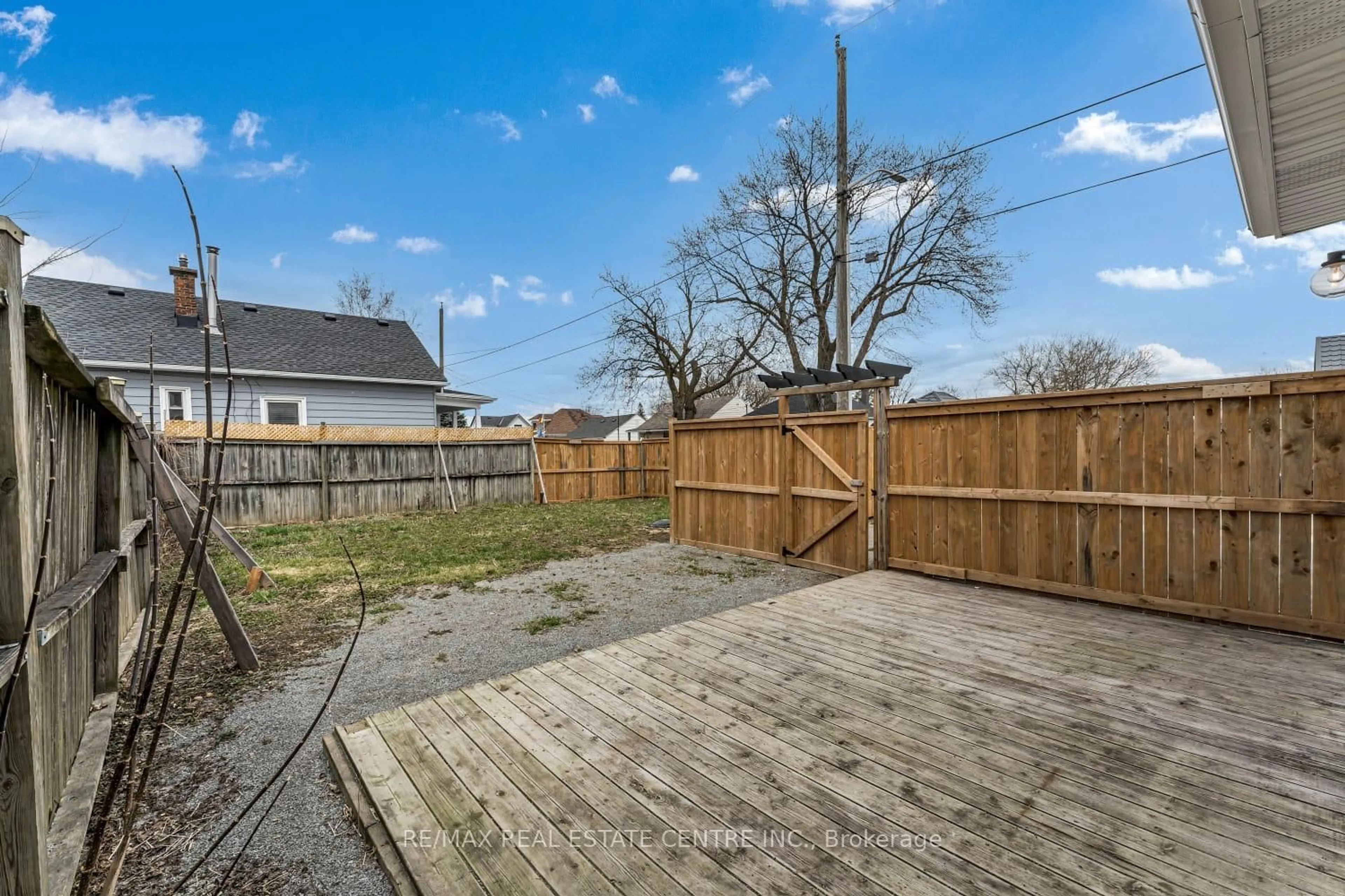 Patio, street for 4641 Ferguson St, Niagara Falls Ontario L2E 2Z3