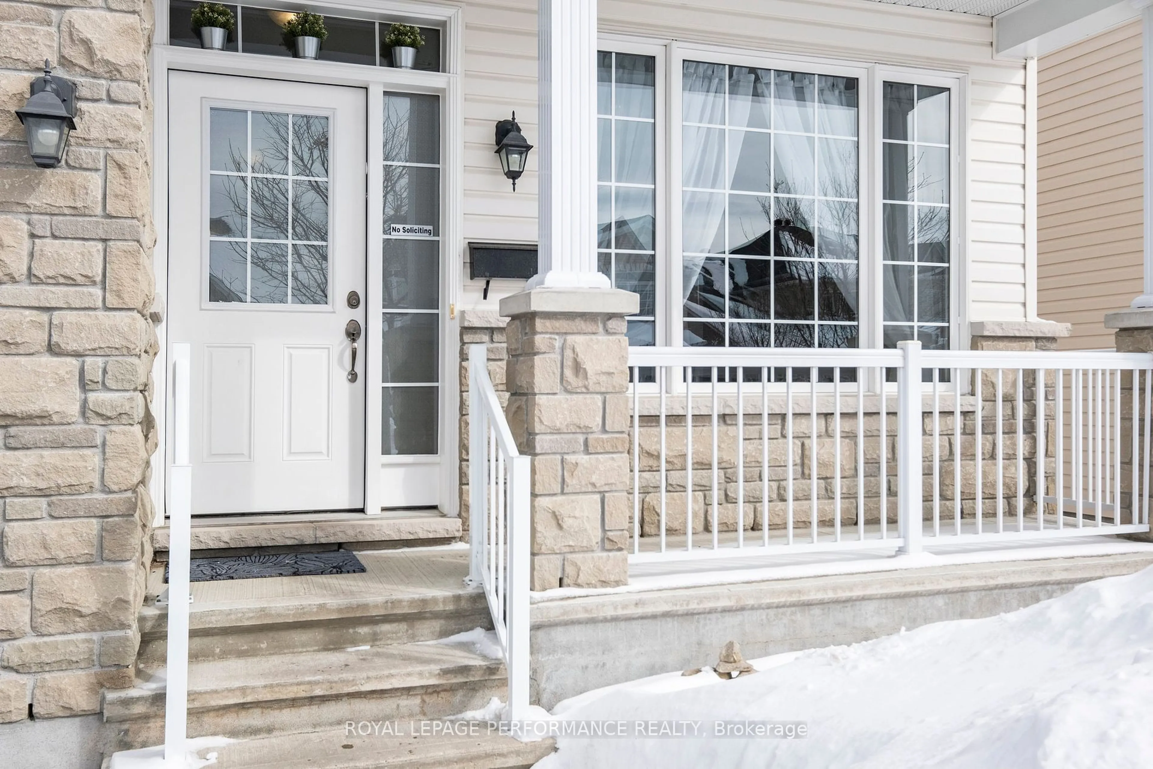 Indoor entryway for 658 Percifor Way, Orleans - Convent Glen and Area Ontario K1W 0E1