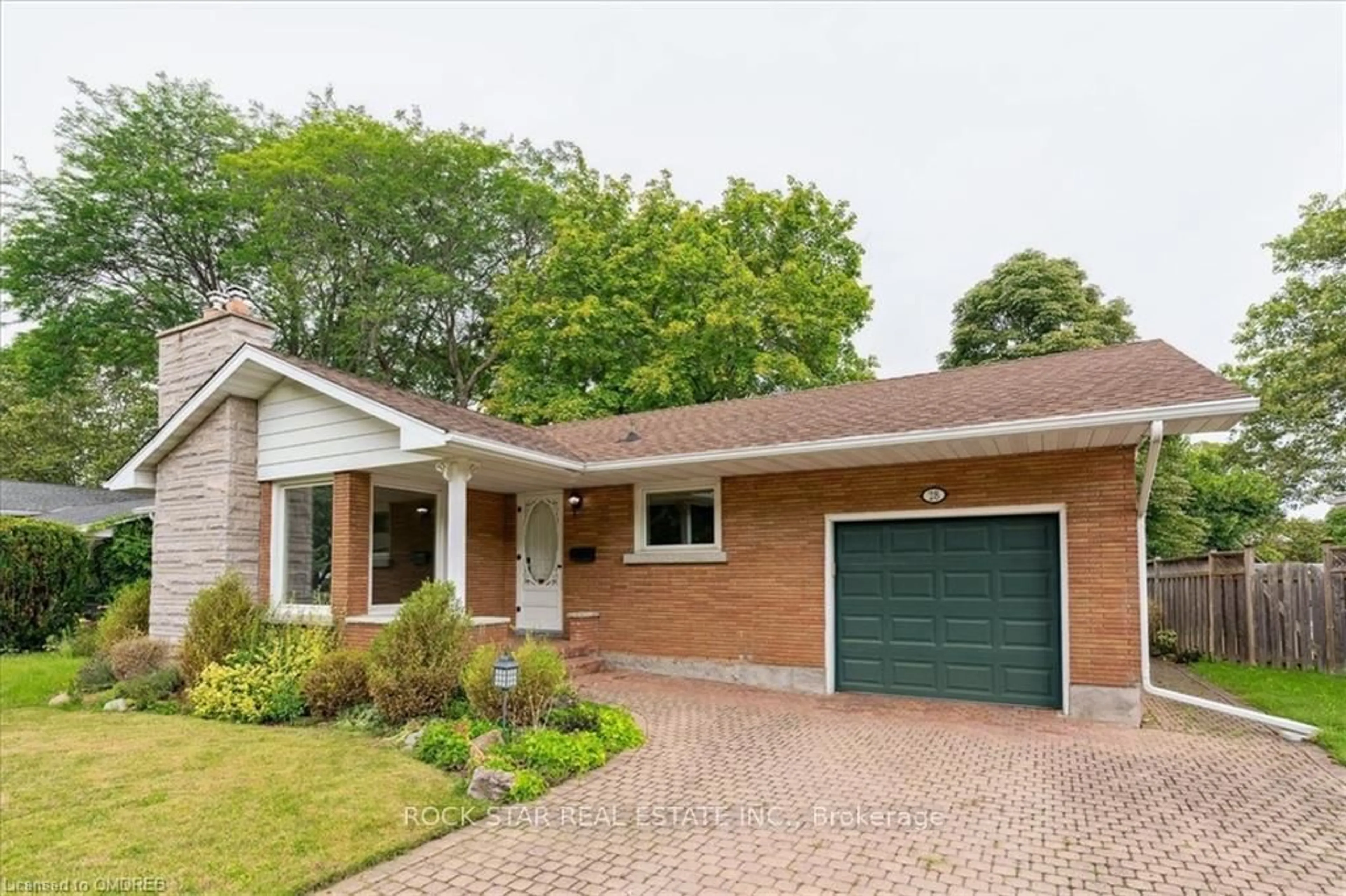 Home with brick exterior material, street for 28 Valerie Dr, St. Catharines Ontario L2T 3G5