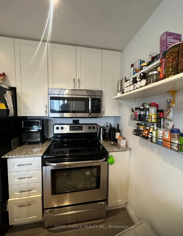 Additional property image - 427 ABERDEEN Ave Unit 302