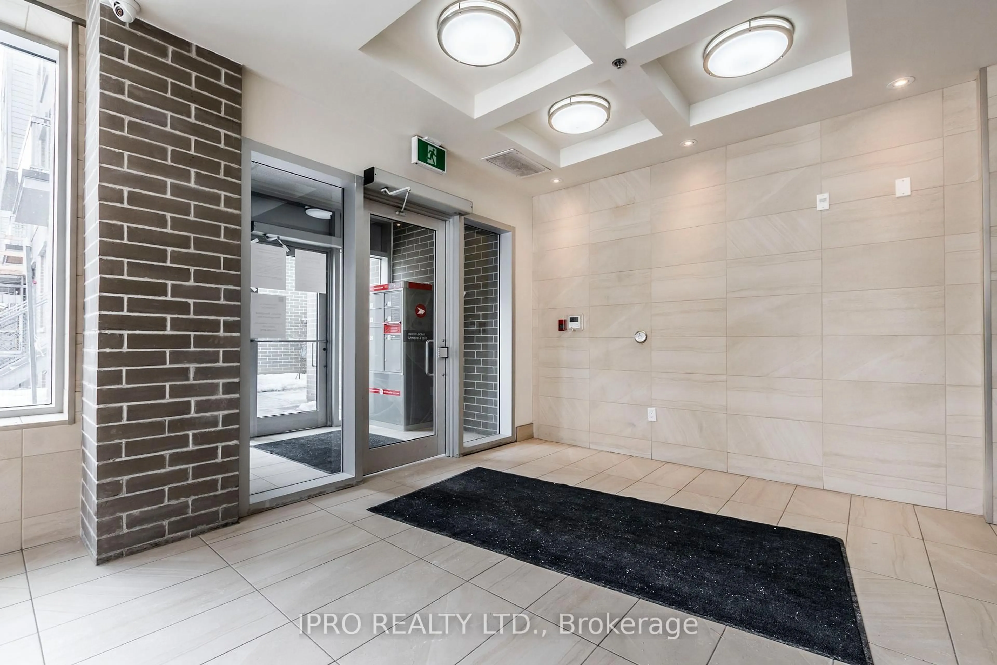 Indoor foyer for 62 Balsam St #H205, Waterloo Ontario N2L 3H2