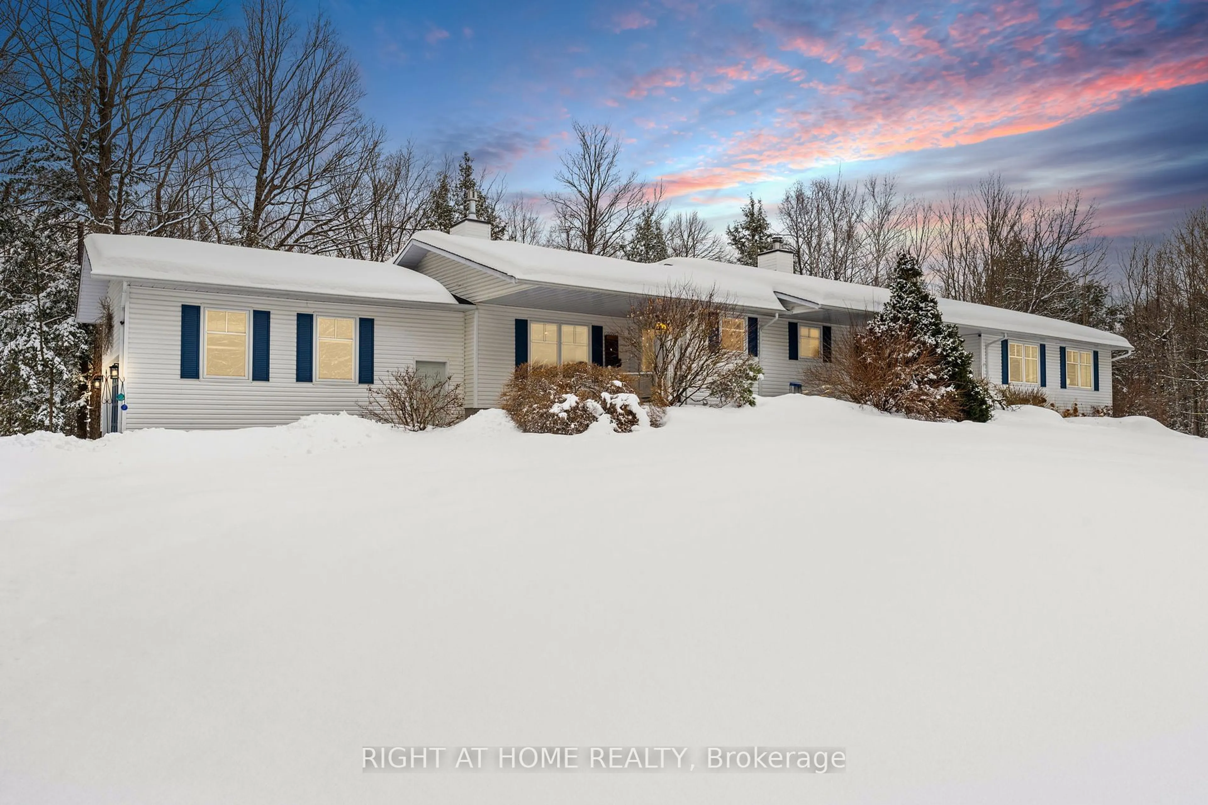 A pic from outside/outdoor area/front of a property/back of a property/a pic from drone, unknown for 360 MCGREGOR Dr, Carleton Place Ontario K7C 3P2