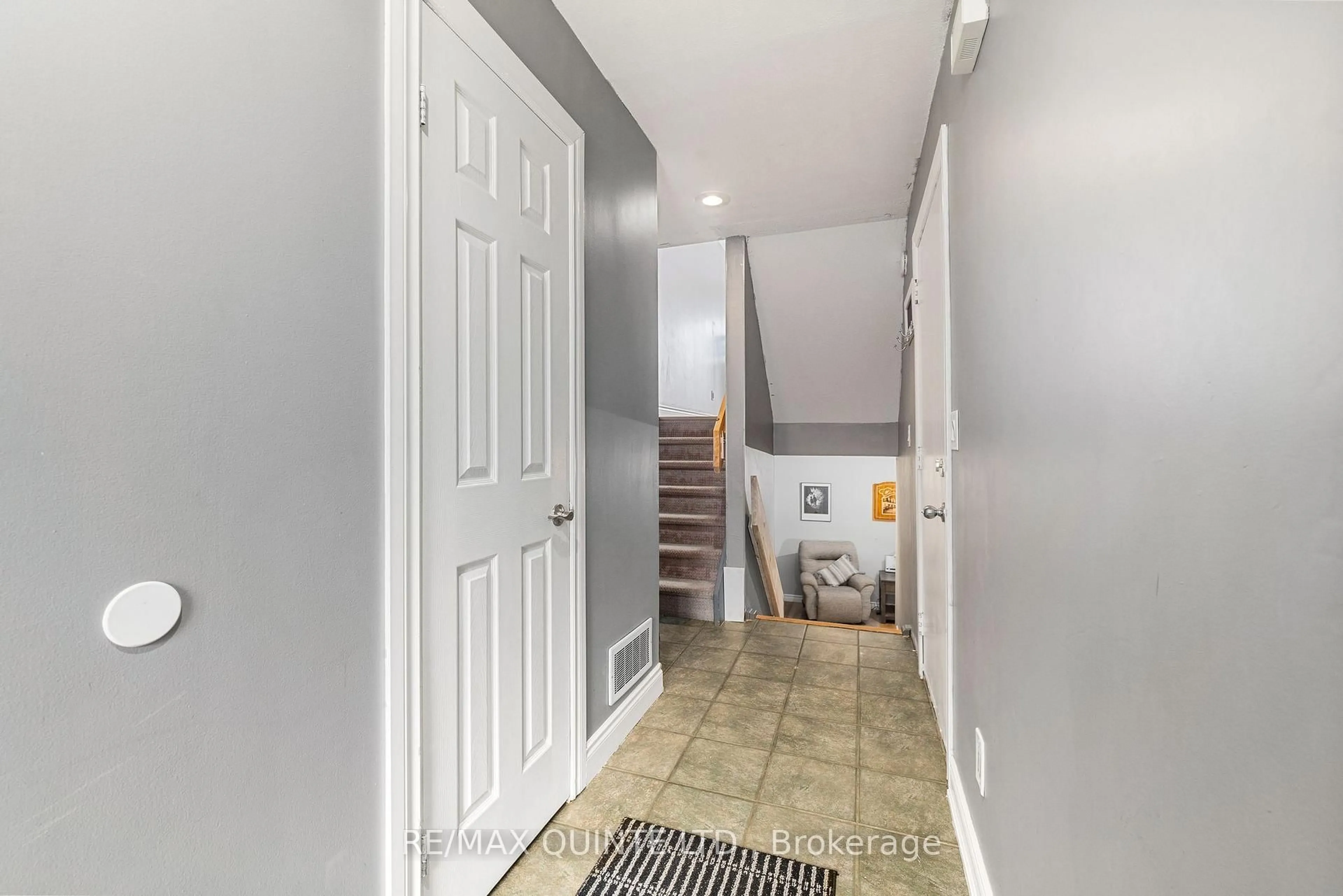 Indoor entryway for 9 PROGRESS Ave #27, Belleville Ontario K8P 4Z3