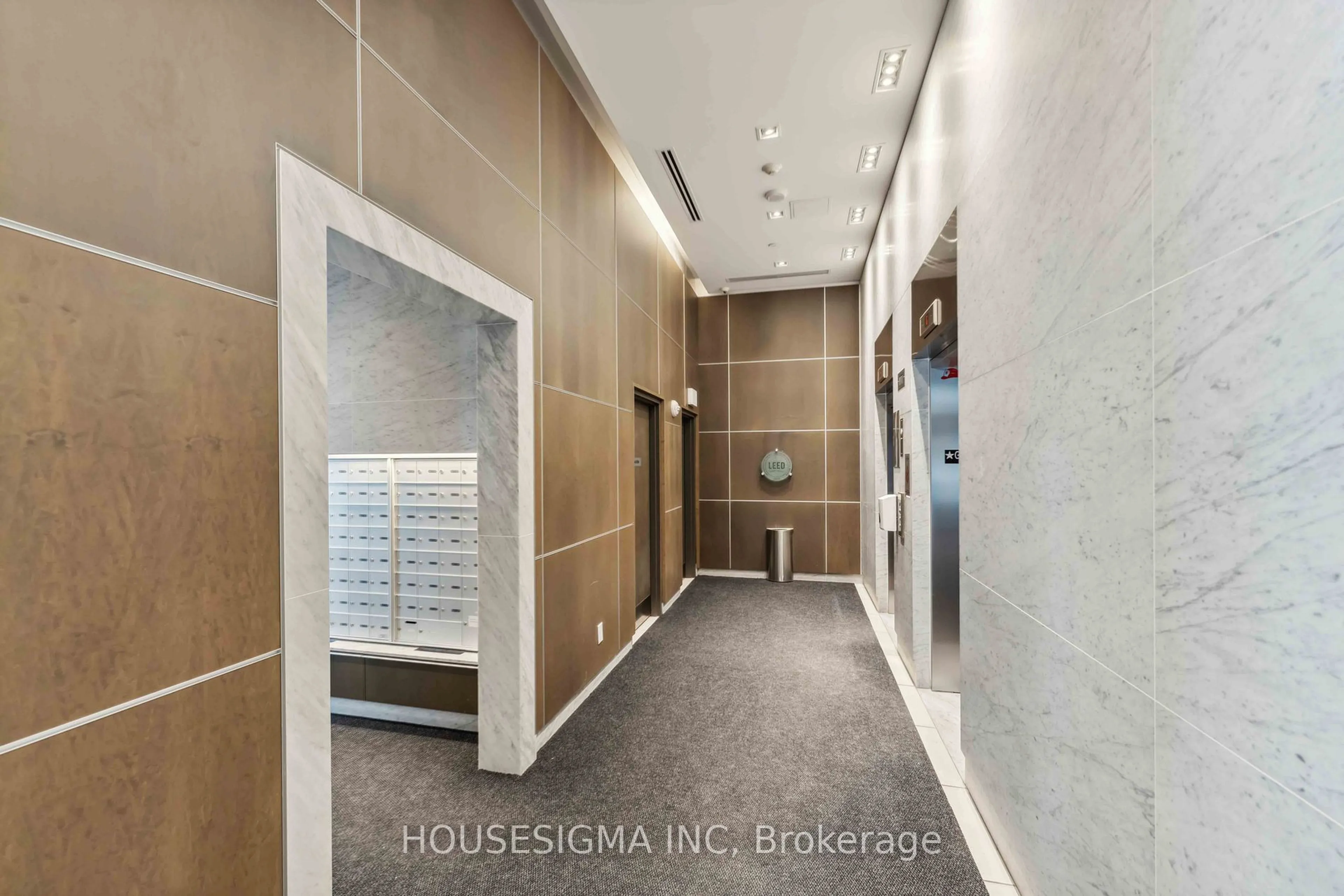 Indoor foyer for 411 Mackay St #321, New Edinburgh - Lindenlea Ontario K1M 2C5