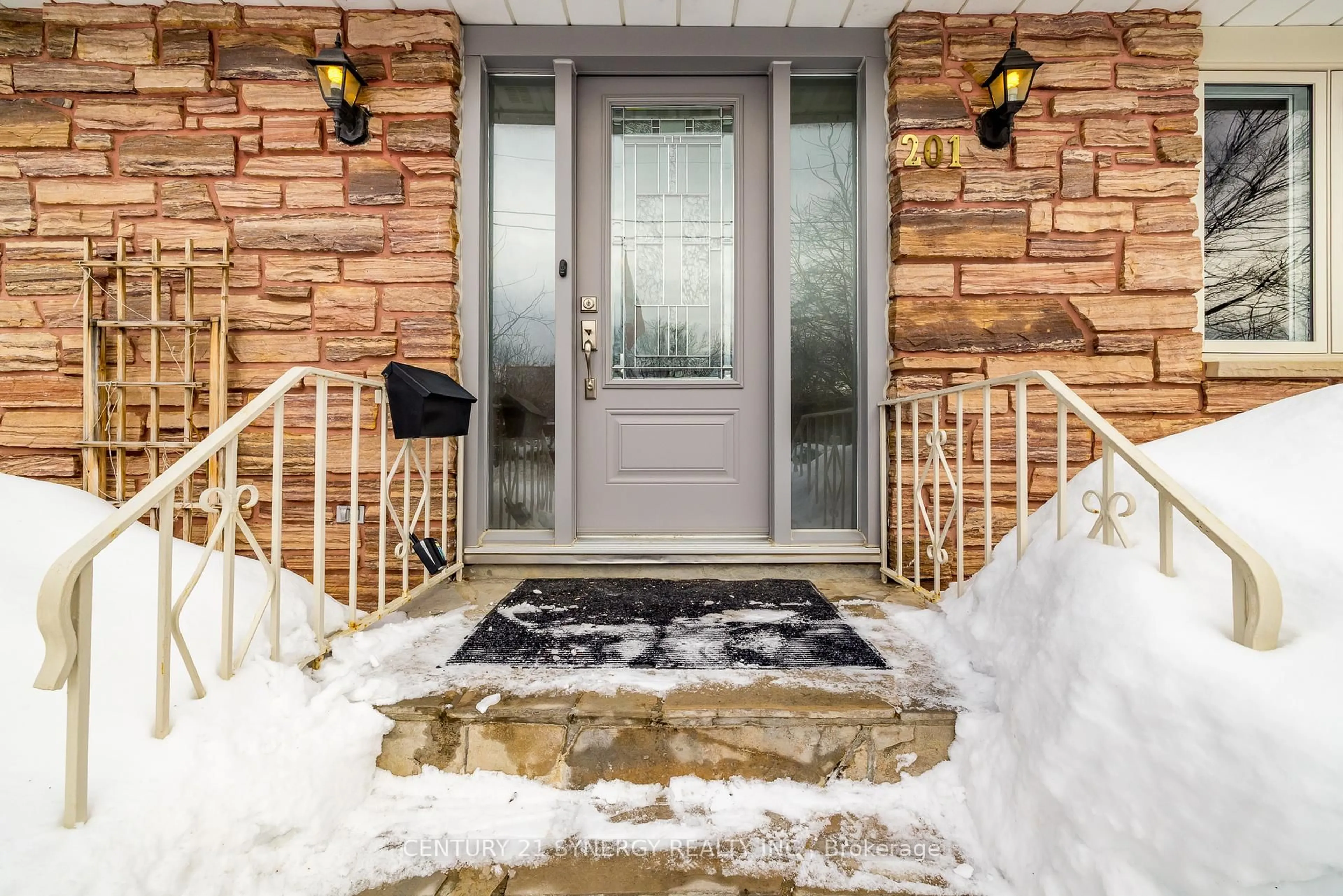 Indoor entryway for 201 Ferguson St, North Grenville Ontario K0G 1J0