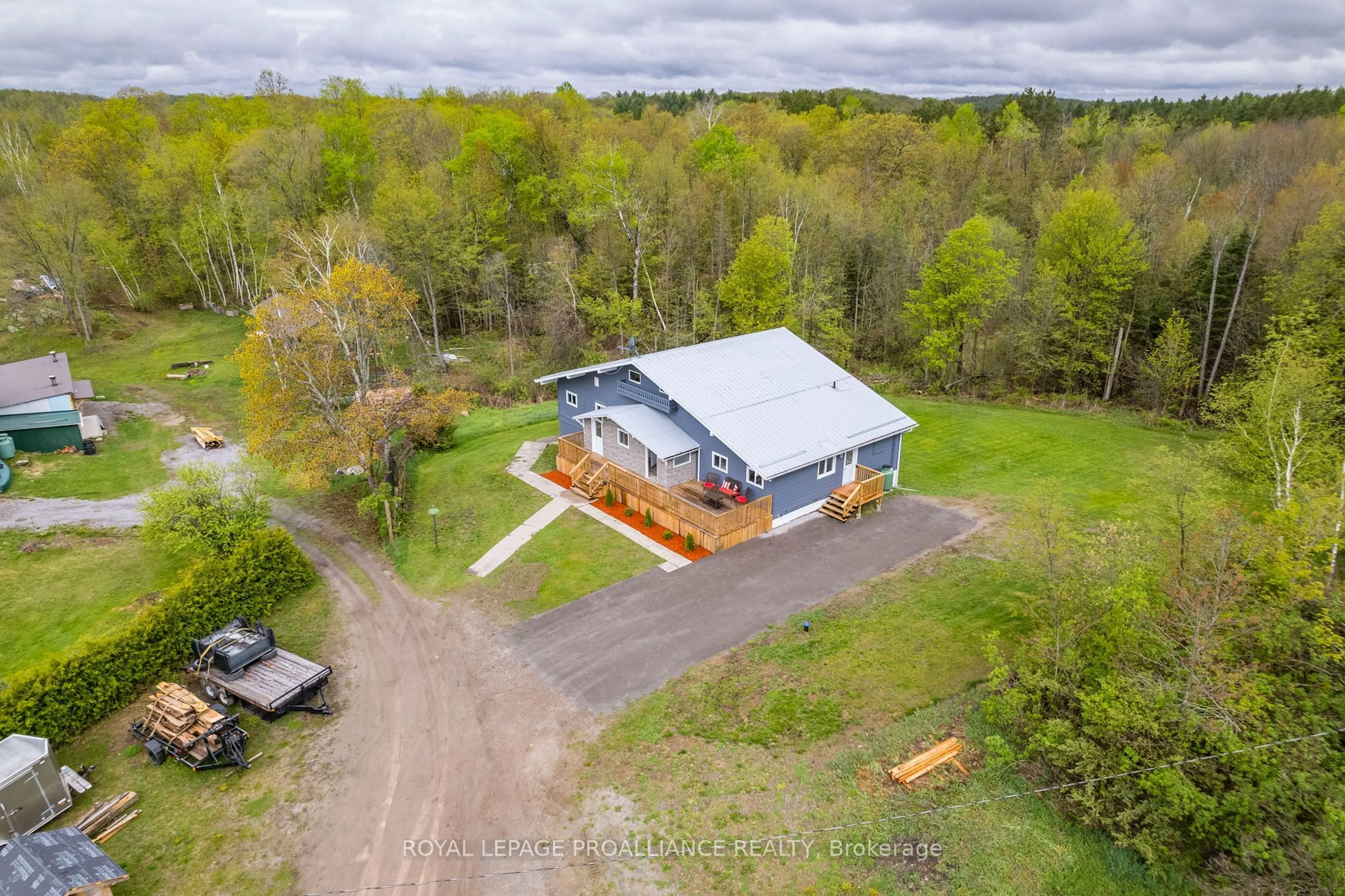 A pic from outside/outdoor area/front of a property/back of a property/a pic from drone, building for 23 B Mother's Rd, Tweed Ontario K0K 3J0