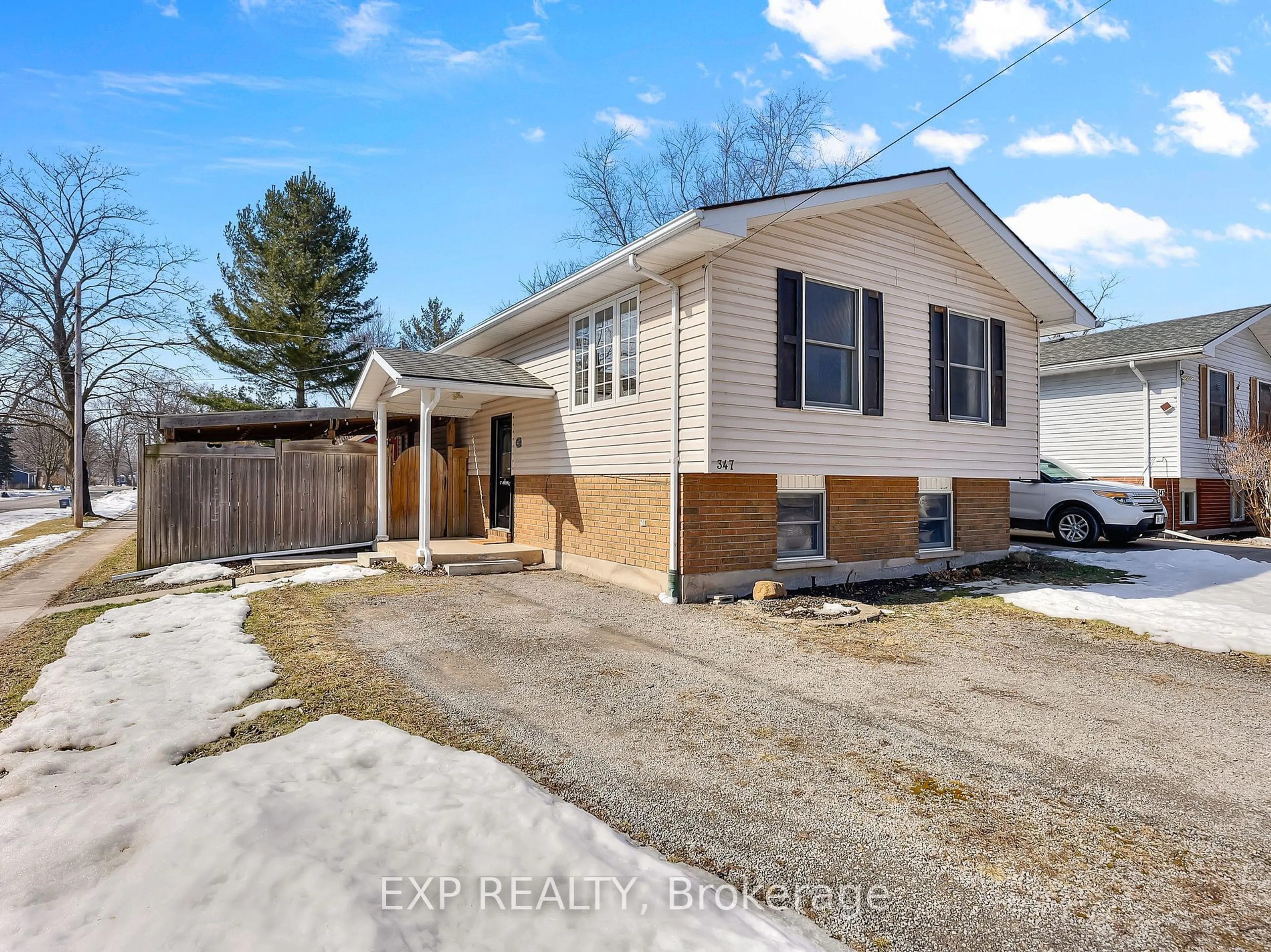 Home with brick exterior material, street for 347 HELEN St, Fort Erie Ontario L0S 1B0