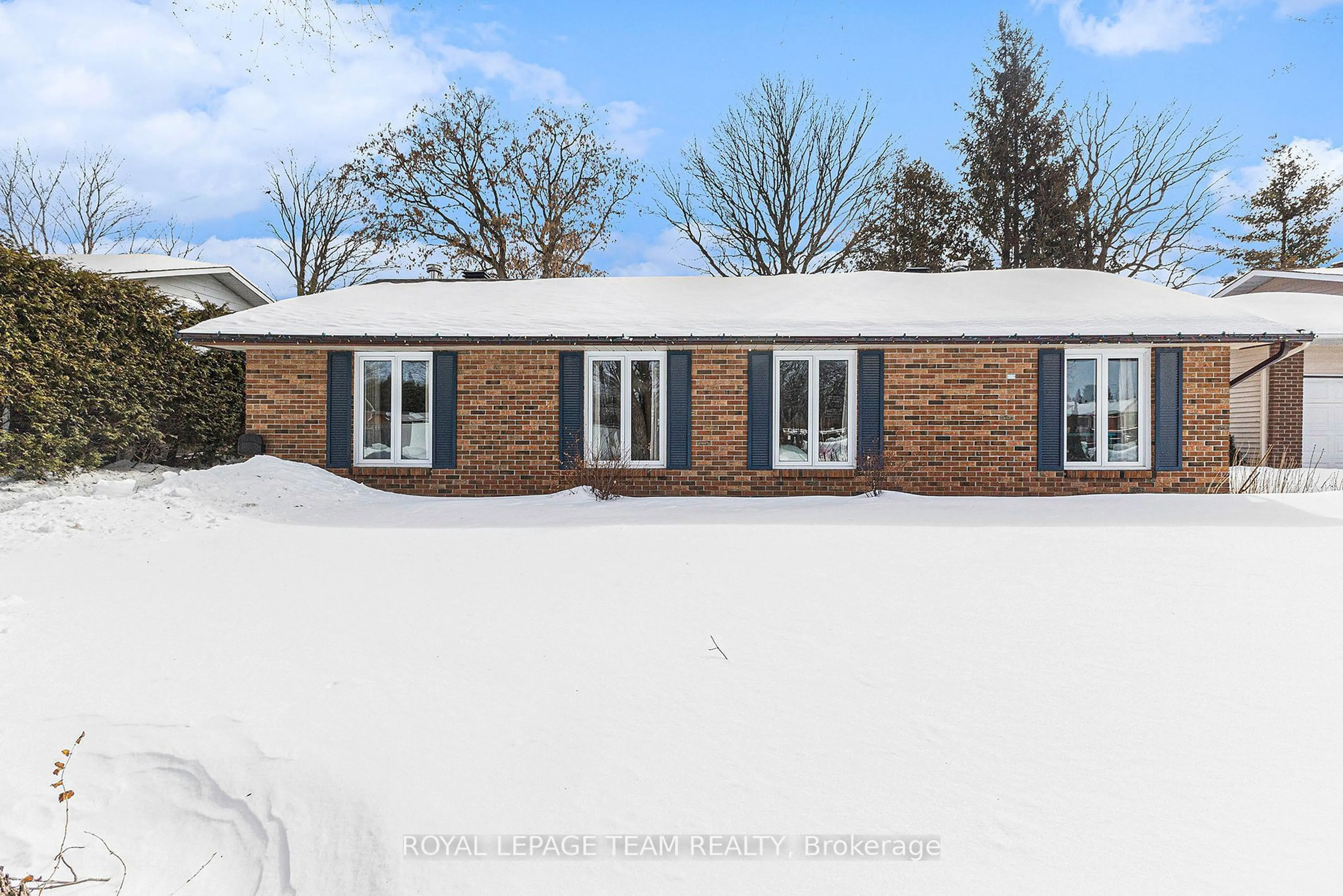 A pic from outside/outdoor area/front of a property/back of a property/a pic from drone, building for 22 Ormsby Dr, Stittsville - Munster - Richmond Ontario K0A 2Z0