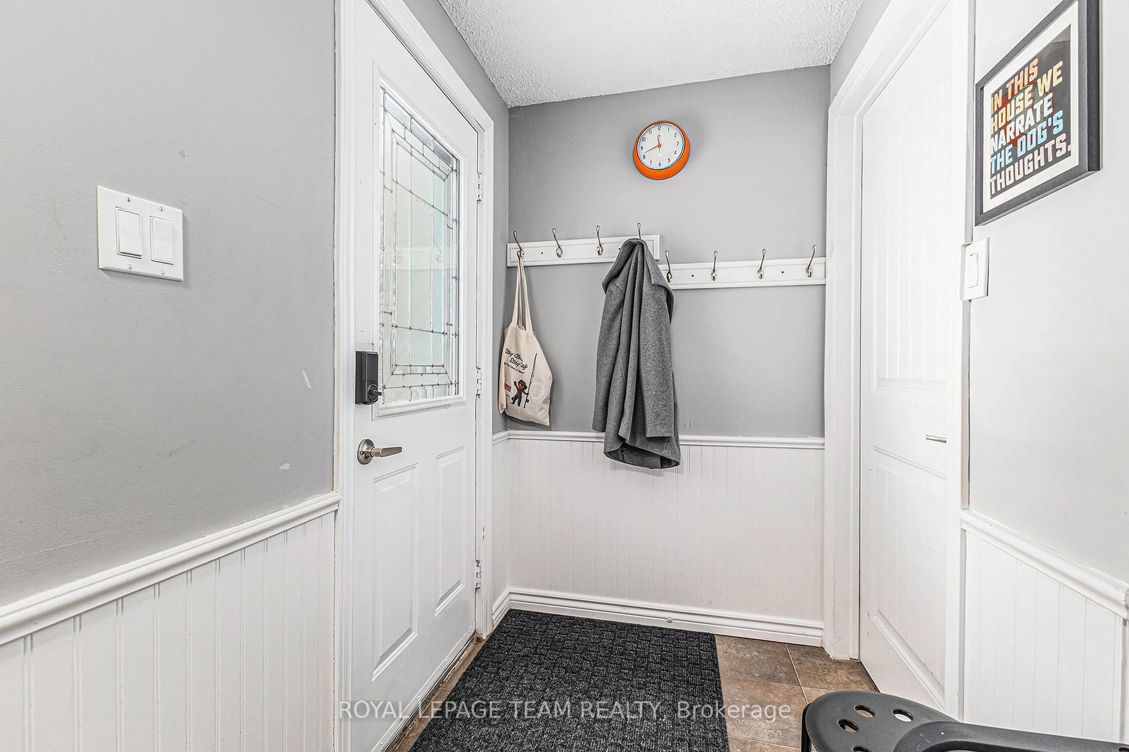 Indoor entryway for 22 Ormsby Dr, Stittsville - Munster - Richmond Ontario K0A 2Z0