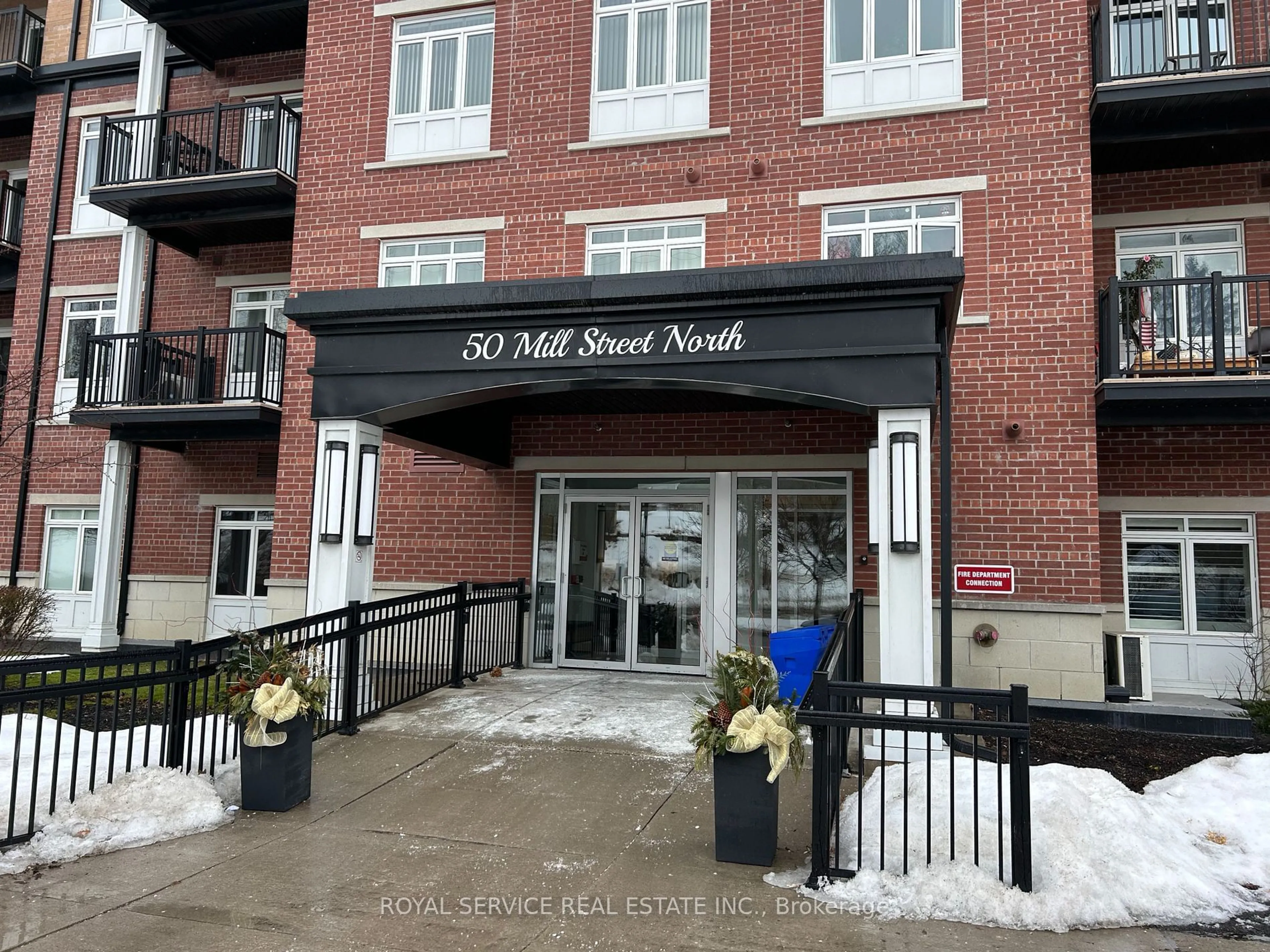 Indoor foyer for 50 Mill St #201, Port Hope Ontario L1A 2T2