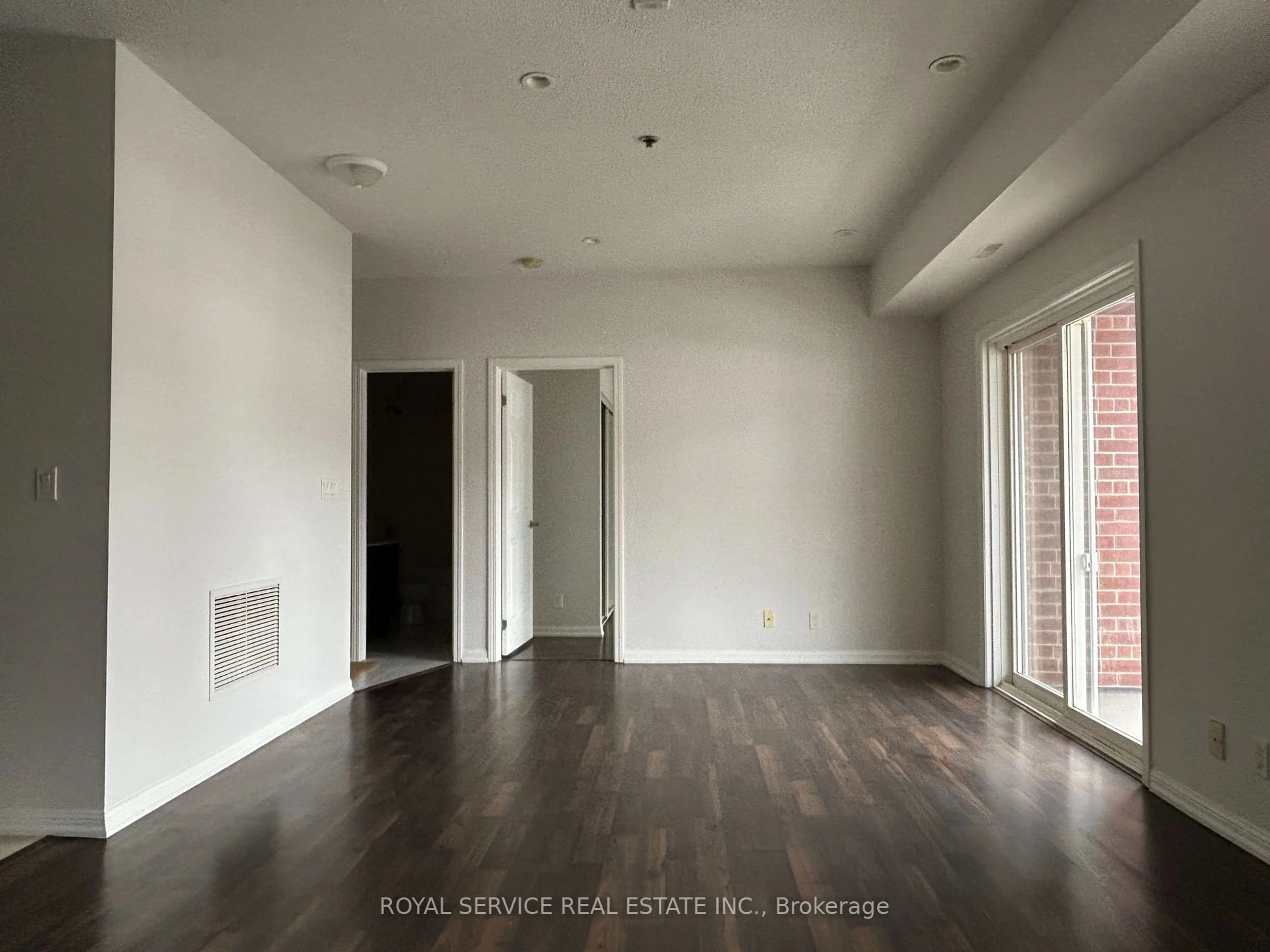 A pic of a room for 50 Mill St #201, Port Hope Ontario L1A 2T2