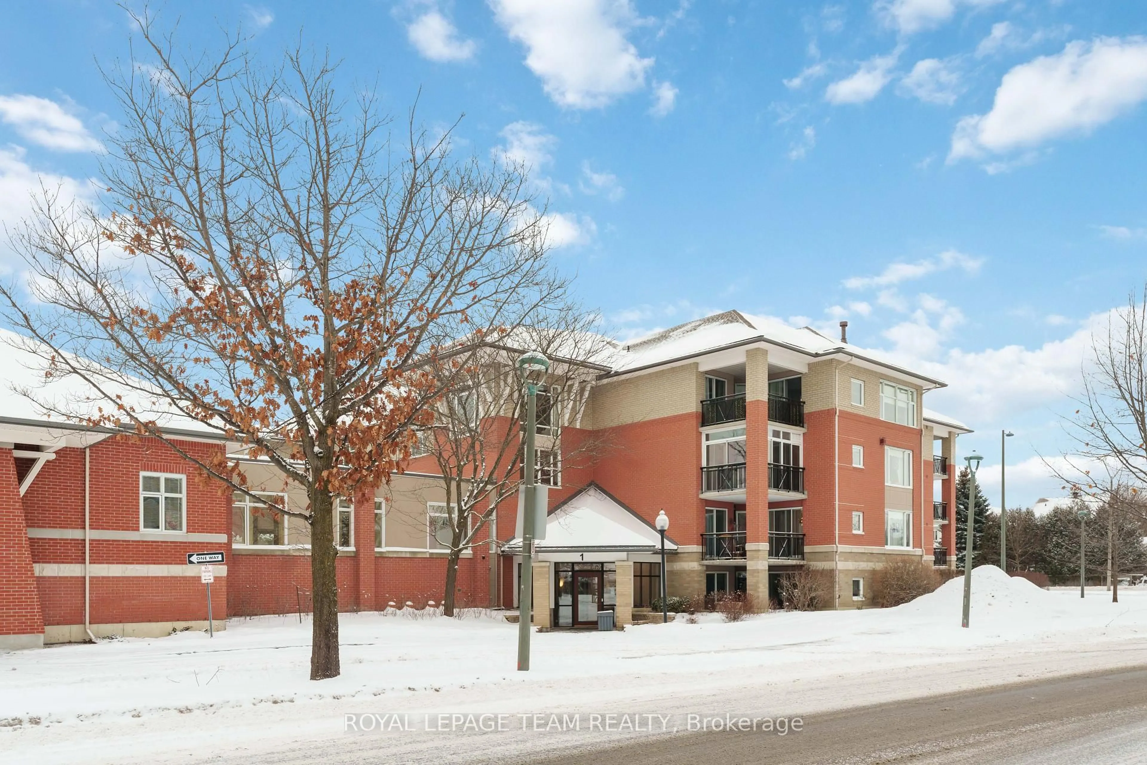 Indoor foyer for 1 Meridian Pl #201, Ottawa Ontario K2G 6N1