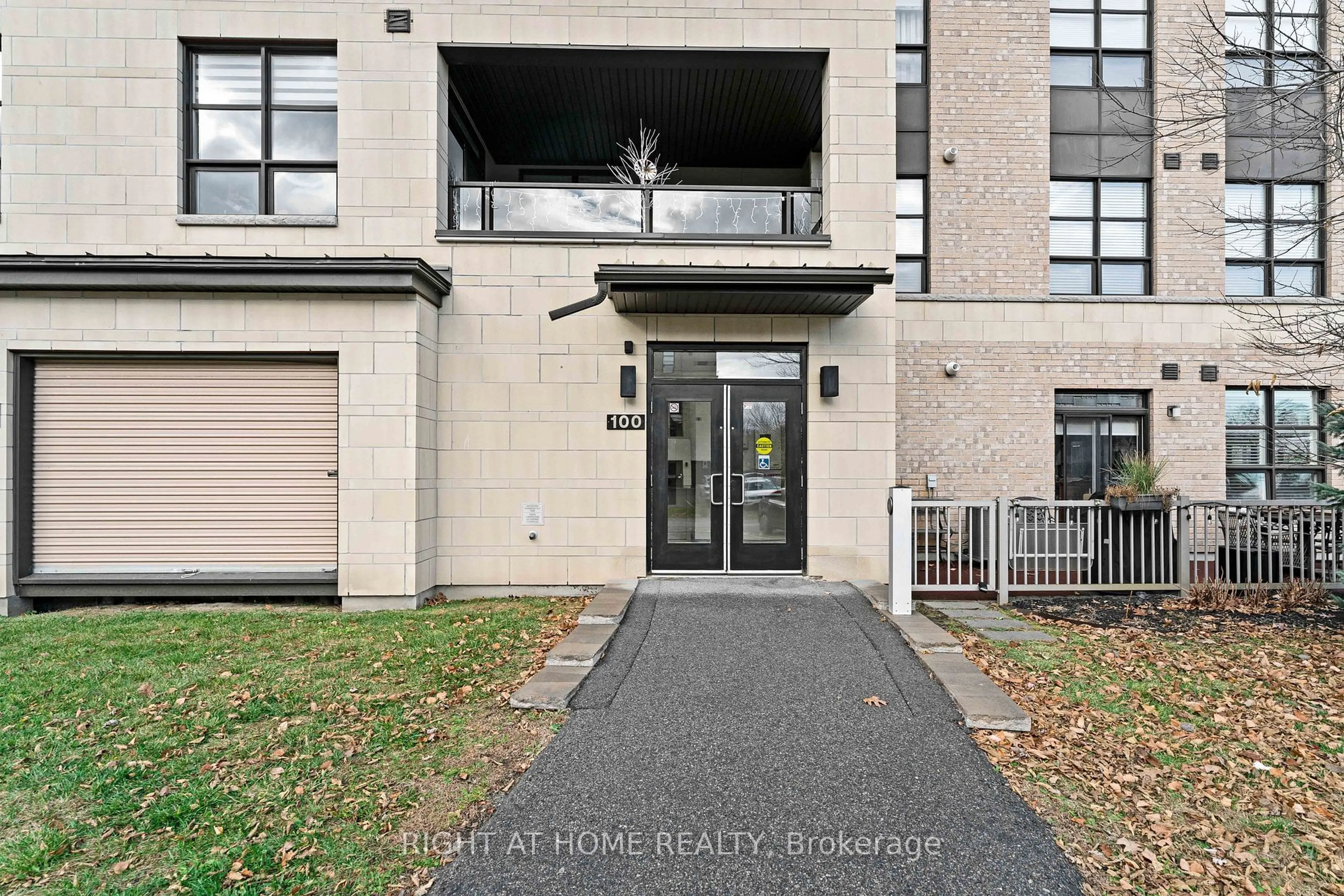 Indoor entryway for 100 Montblanc Pvt #403, Orleans - Convent Glen and Area Ontario K1C 0B3