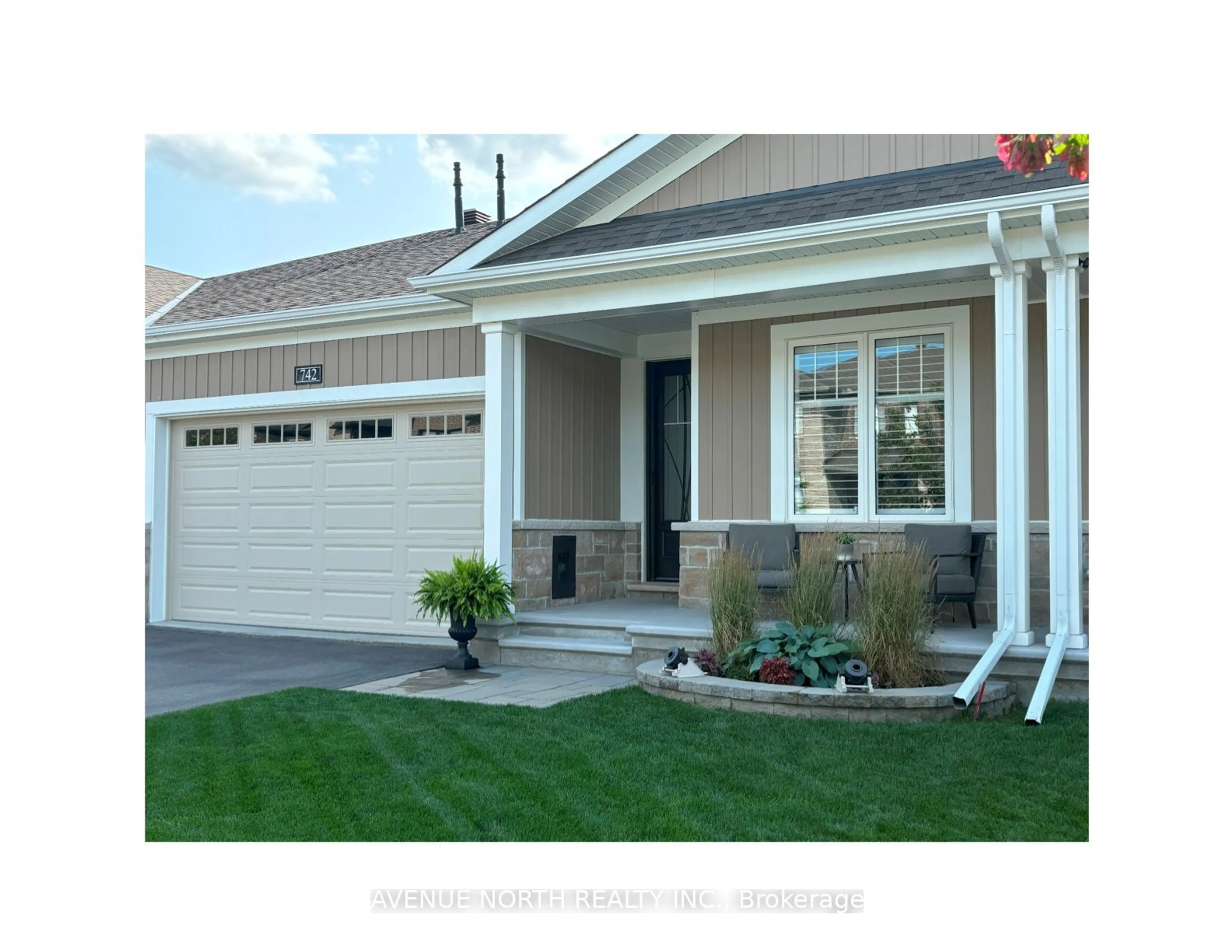 Home with vinyl exterior material, street for 742 Coast Circ, Manotick - Kars - Rideau Twp and Area Ontario K4M 0N5