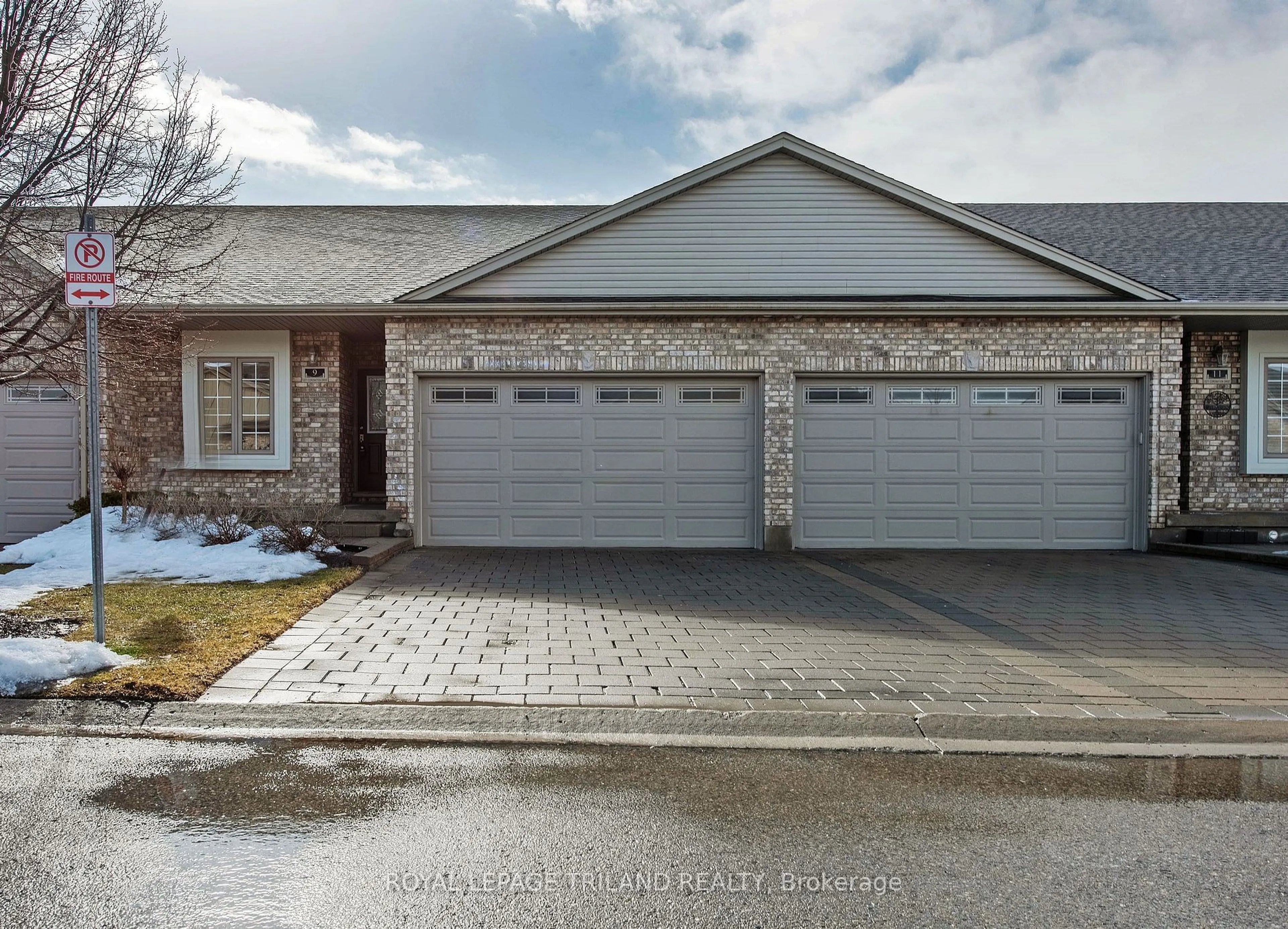 Unknown for 1571 CORONATION Dr #9, London North Ontario N6G 5N9