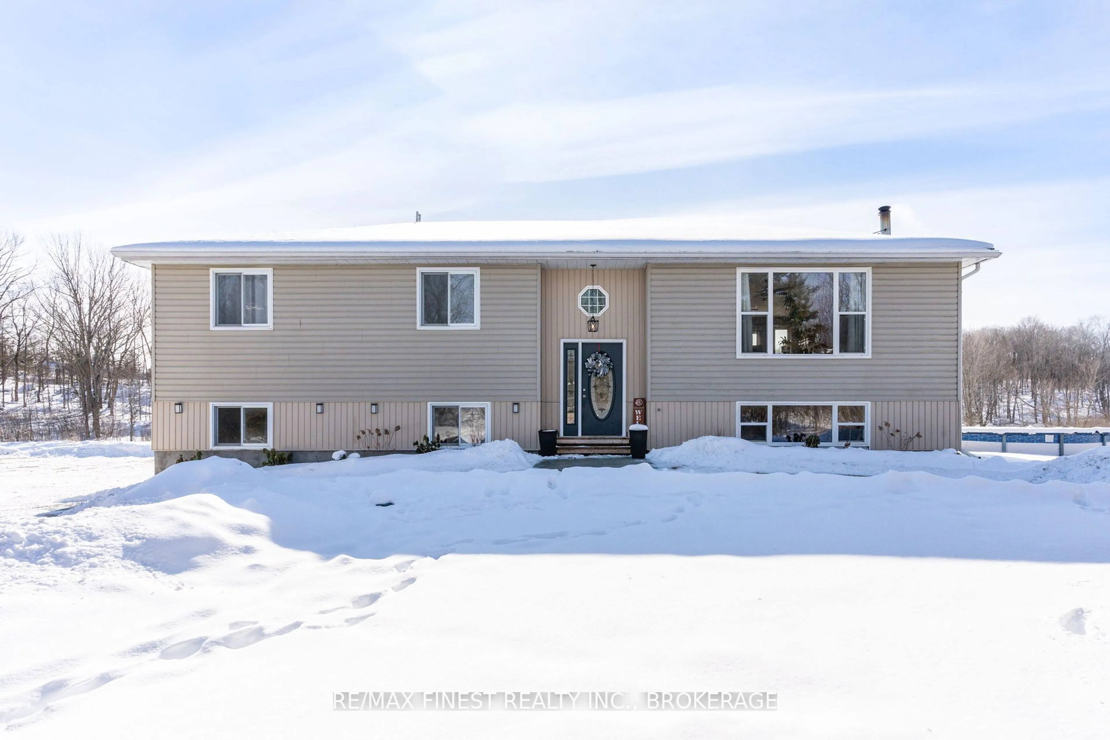 Home with vinyl exterior material, street for 5844 WILMER Rd, Perth Road Ontario K0H 2L0