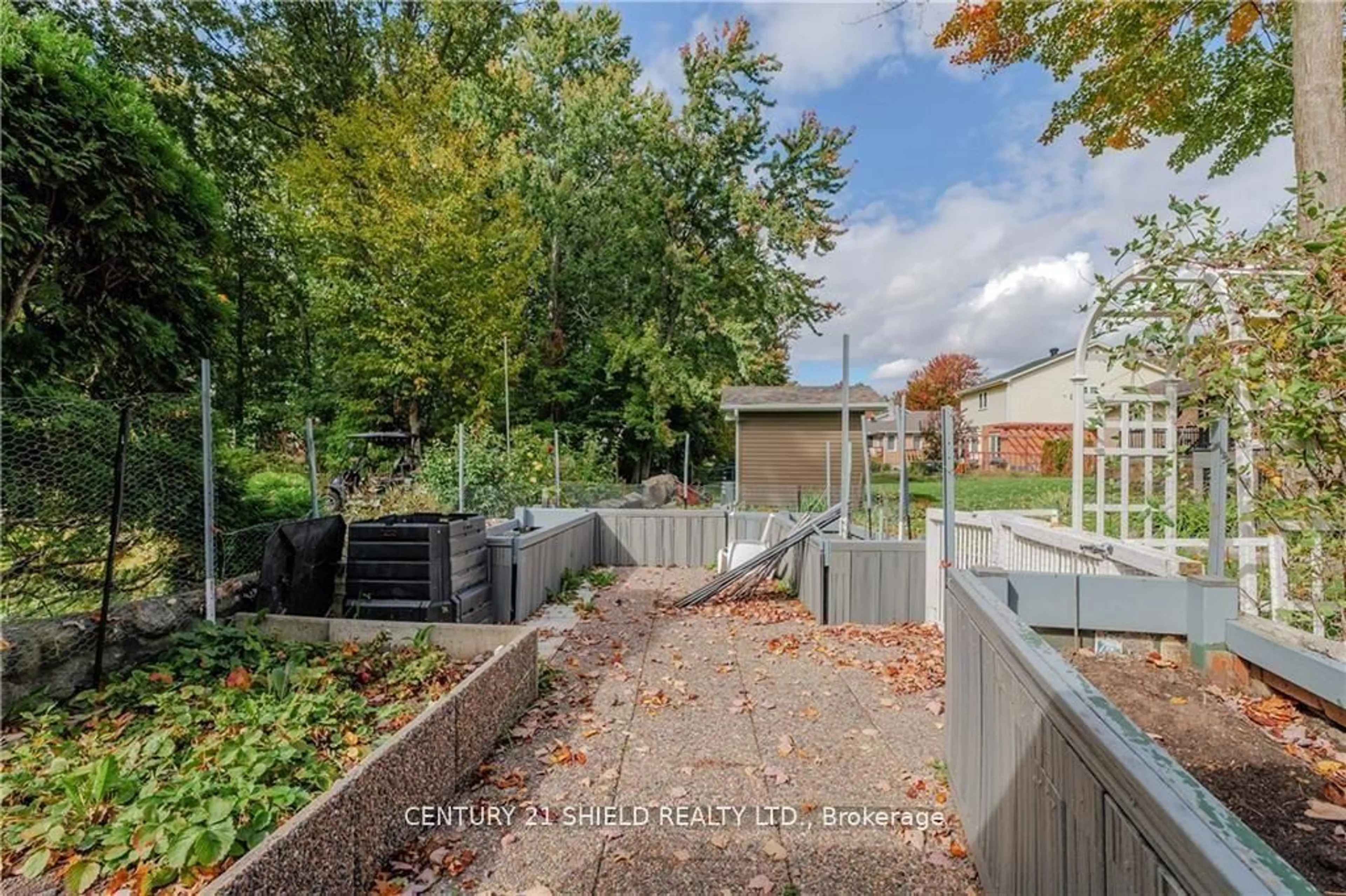 Unknown for 572 DEAN Dr, Cornwall Ontario K6H 6Z6