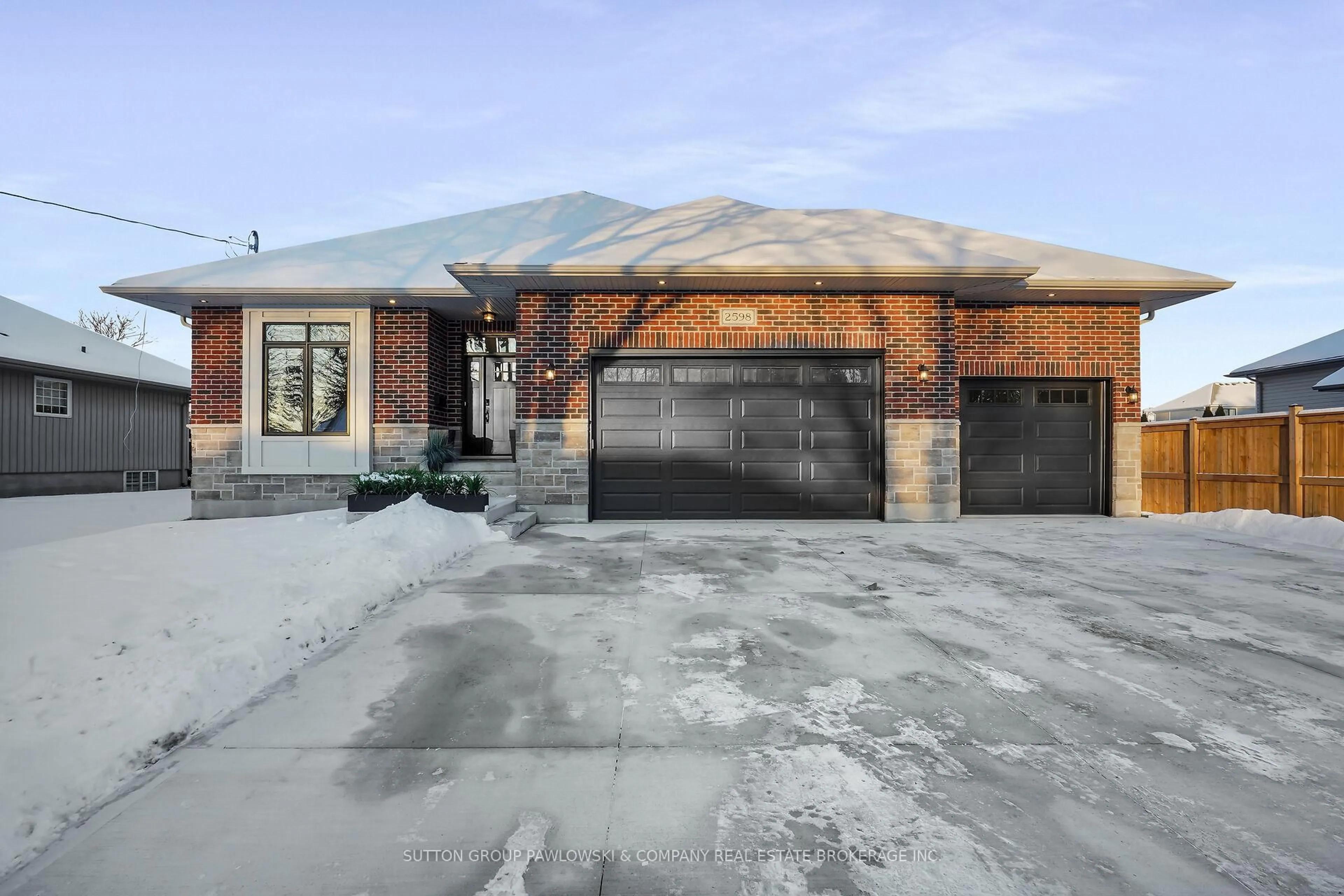 Indoor garage for 1 TIMBERWALK Clse #LOT #23, Middlesex Centre Ontario N0M 2A0