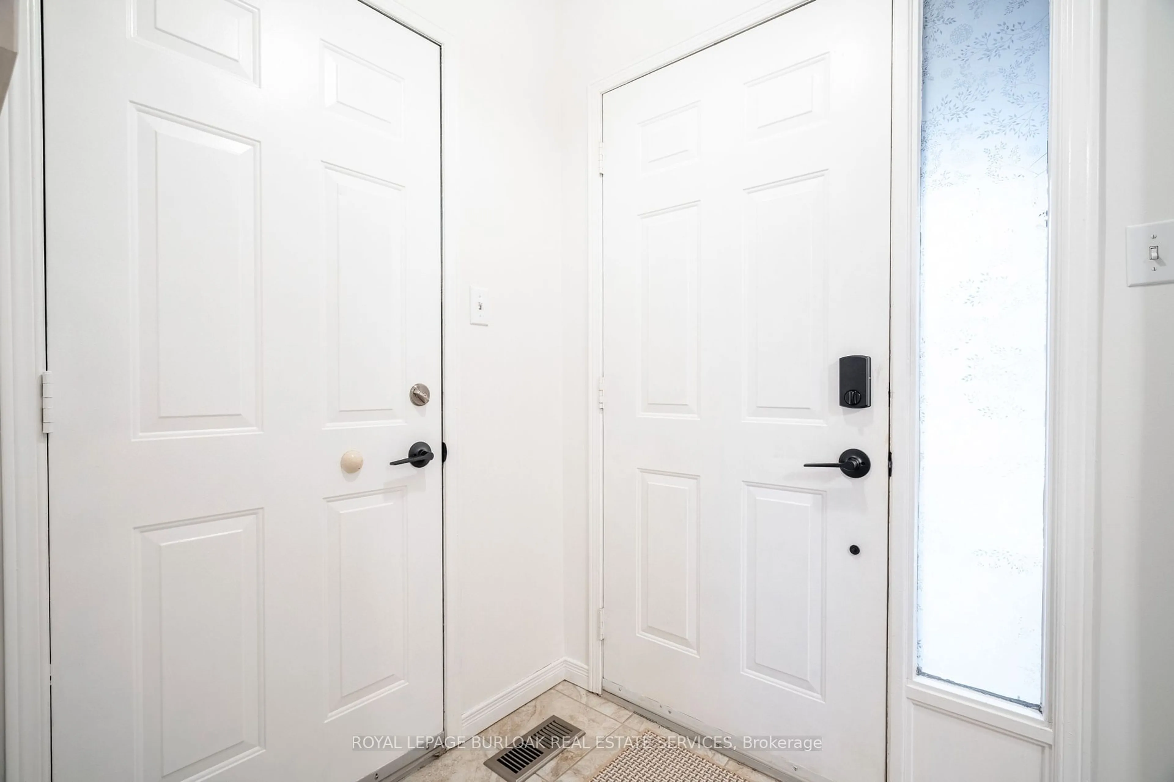 Indoor entryway for 2774 King St #3, Hamilton Ontario L8G 1J4