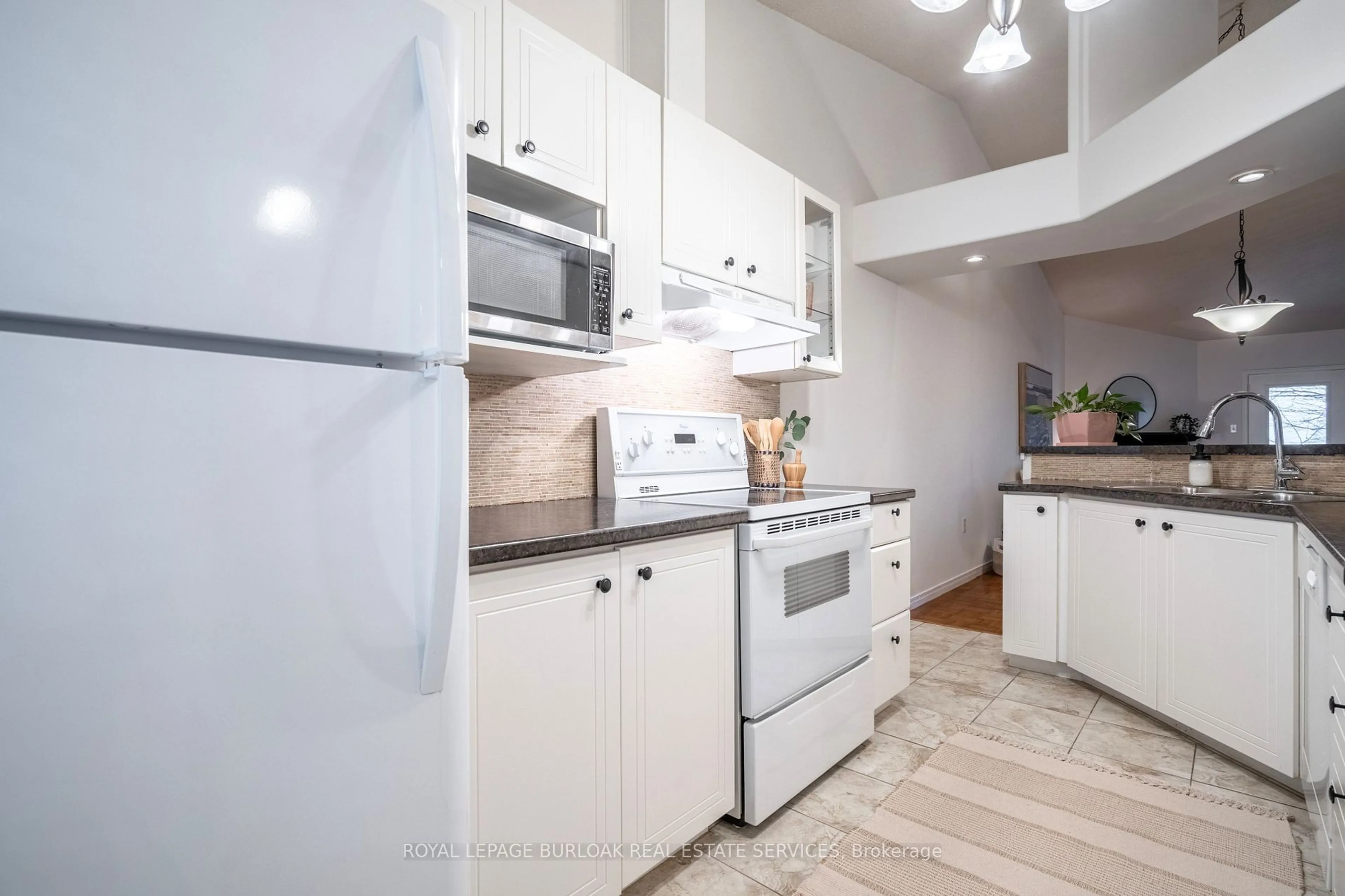 Standard kitchen, unknown for 2774 King St #3, Hamilton Ontario L8G 1J4