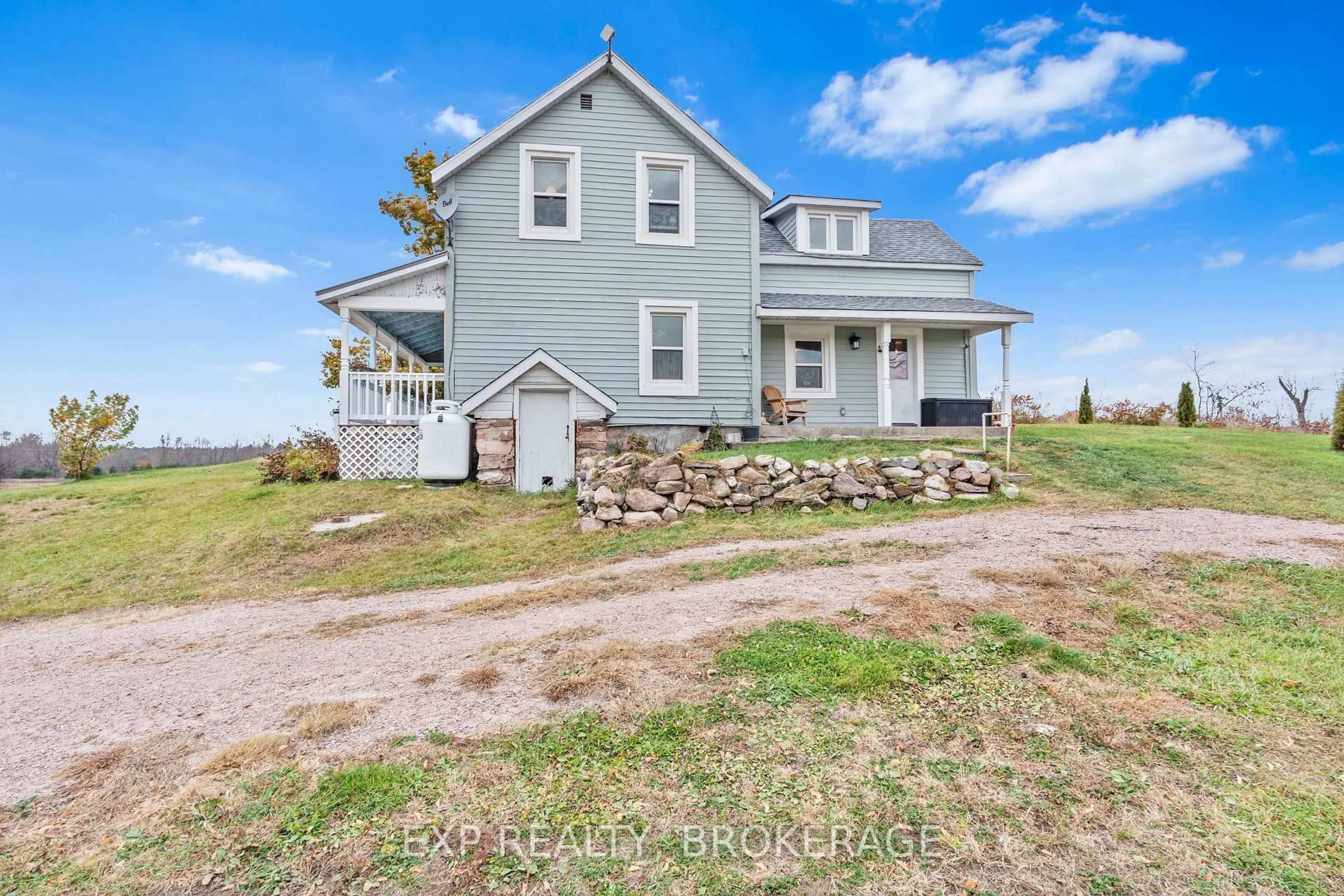 A pic from outside/outdoor area/front of a property/back of a property/a pic from drone, building for 109714 HIGHWAY 7, Tweed Ontario K0K 3J0