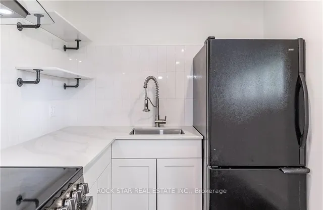 Additional property image - 694 Upper Ottawa St