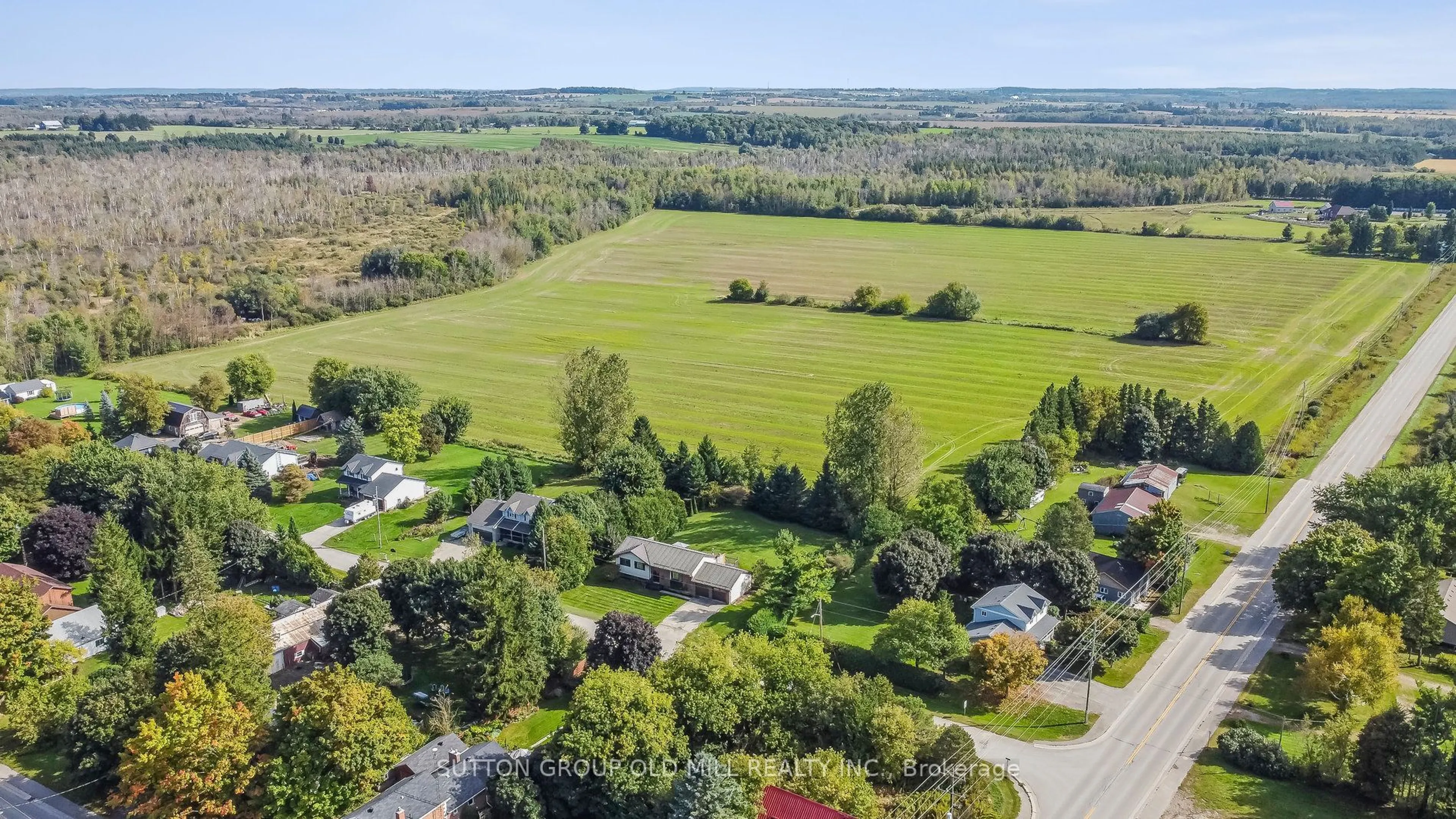 A pic from outside/outdoor area/front of a property/back of a property/a pic from drone, unknown for 2 Menary Dr, Amaranth Ontario L9W 3Y6