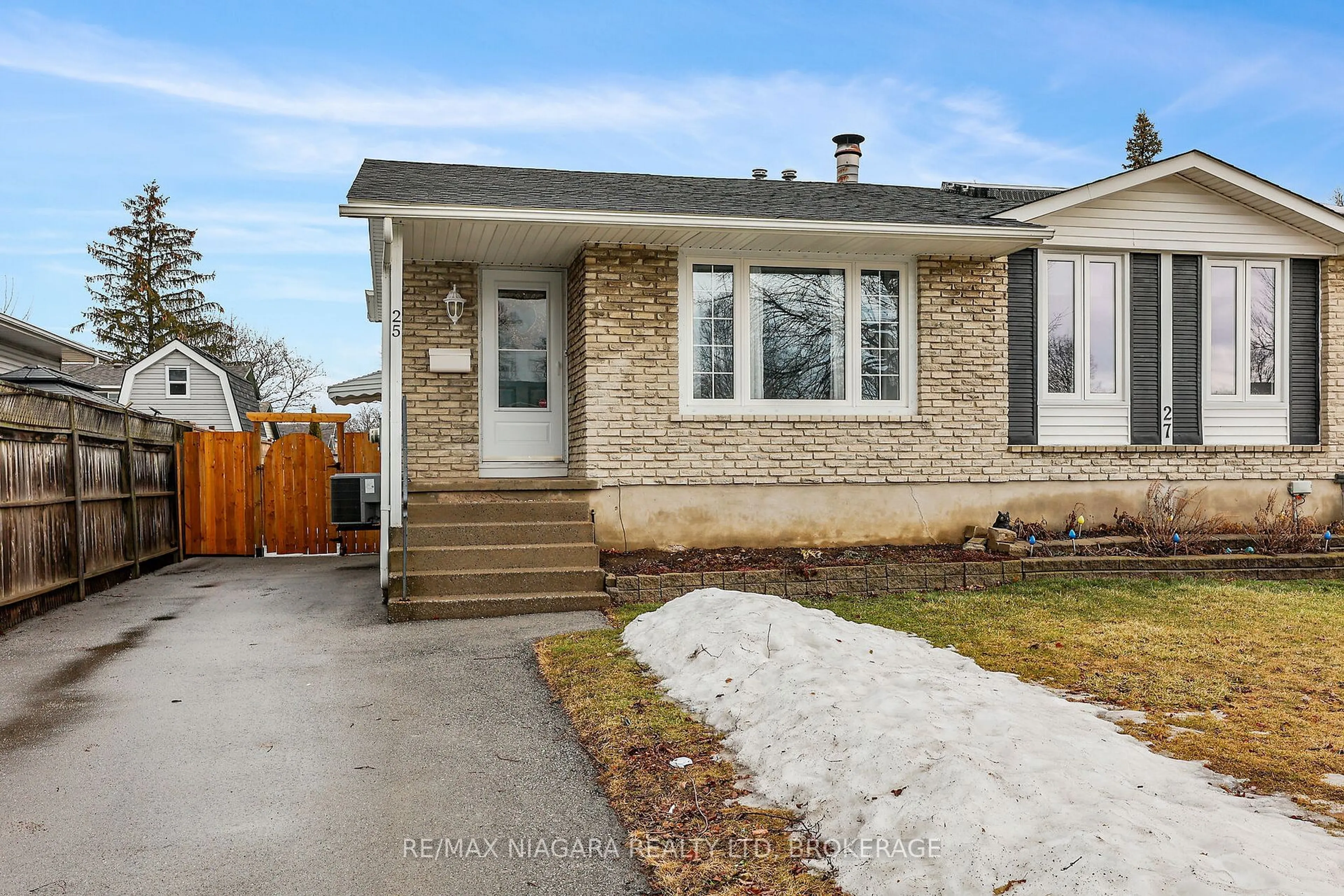 Home with brick exterior material, street for 25 Garfield Lane, St. Catharines Ontario L2R 7G9