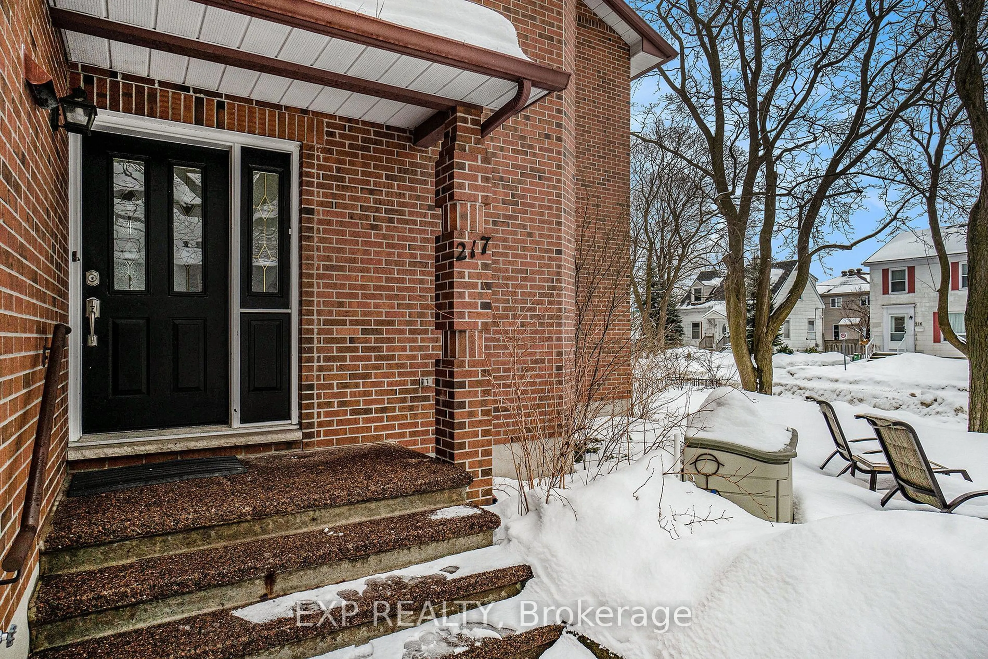 Indoor entryway for 217 Dovercourt Ave, Westboro - Hampton Park Ontario K1Z 7K1