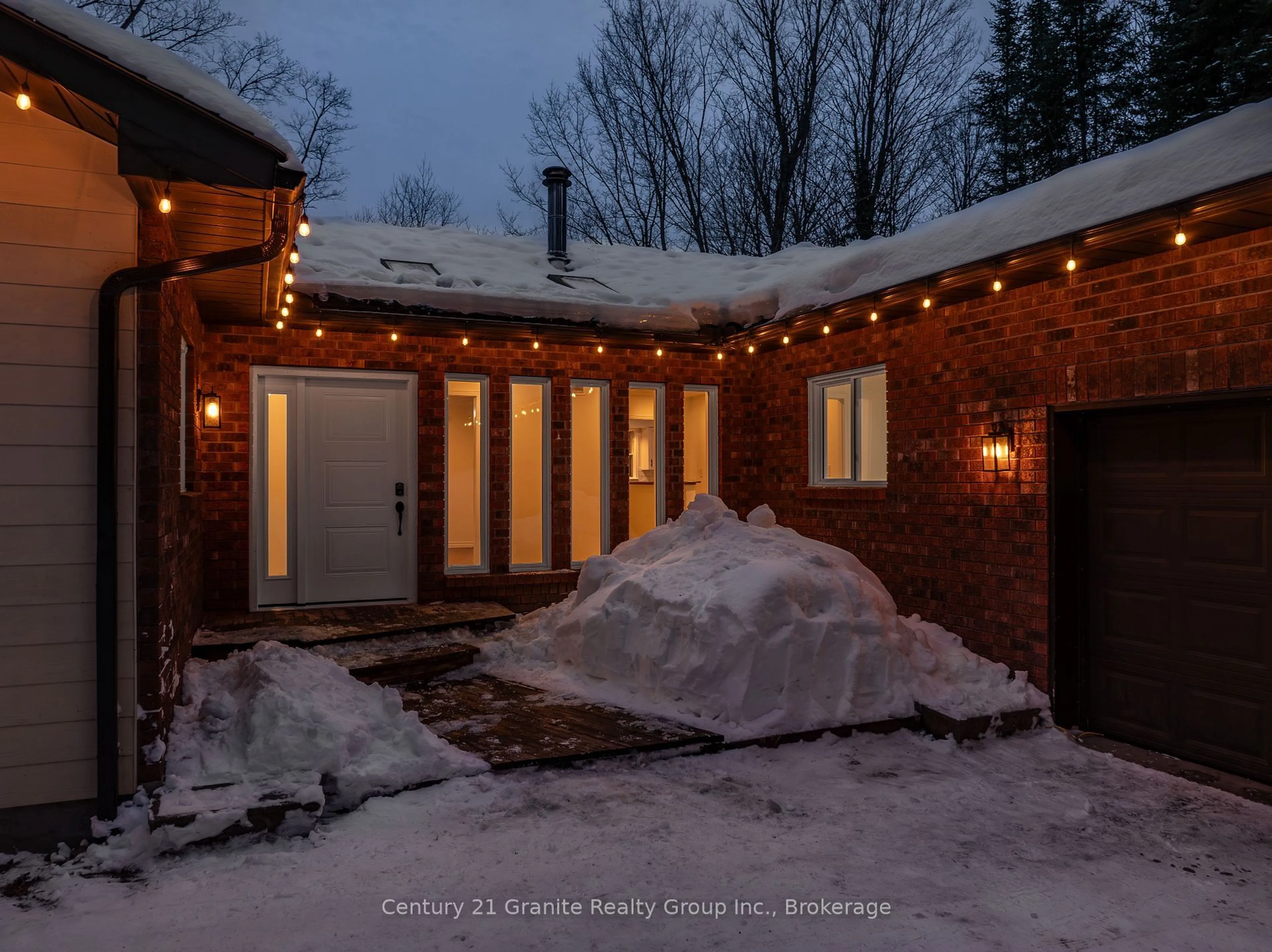 Indoor entryway for 1051 Amaleen Dr, Dysart et al Ontario K0M 1S0