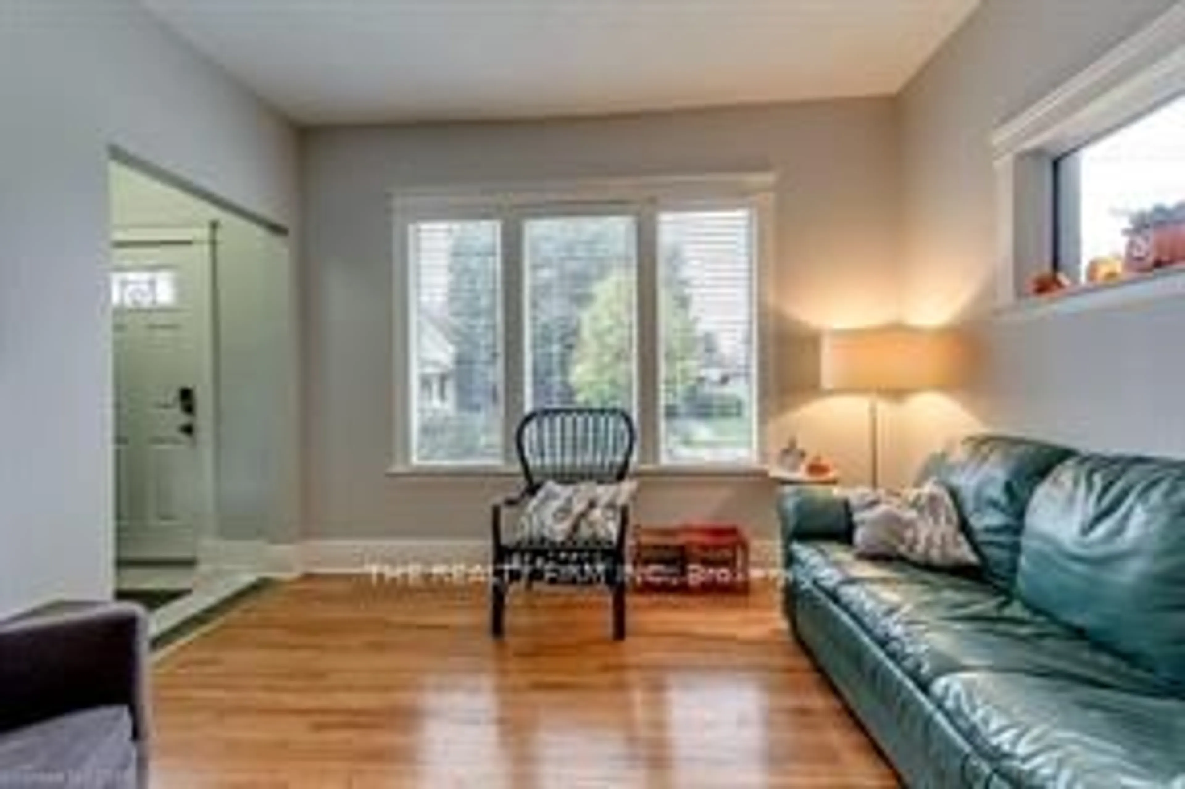 Living room with furniture, wood/laminate floor for 230 EDINBURGH St, London Ontario N6H 1M3