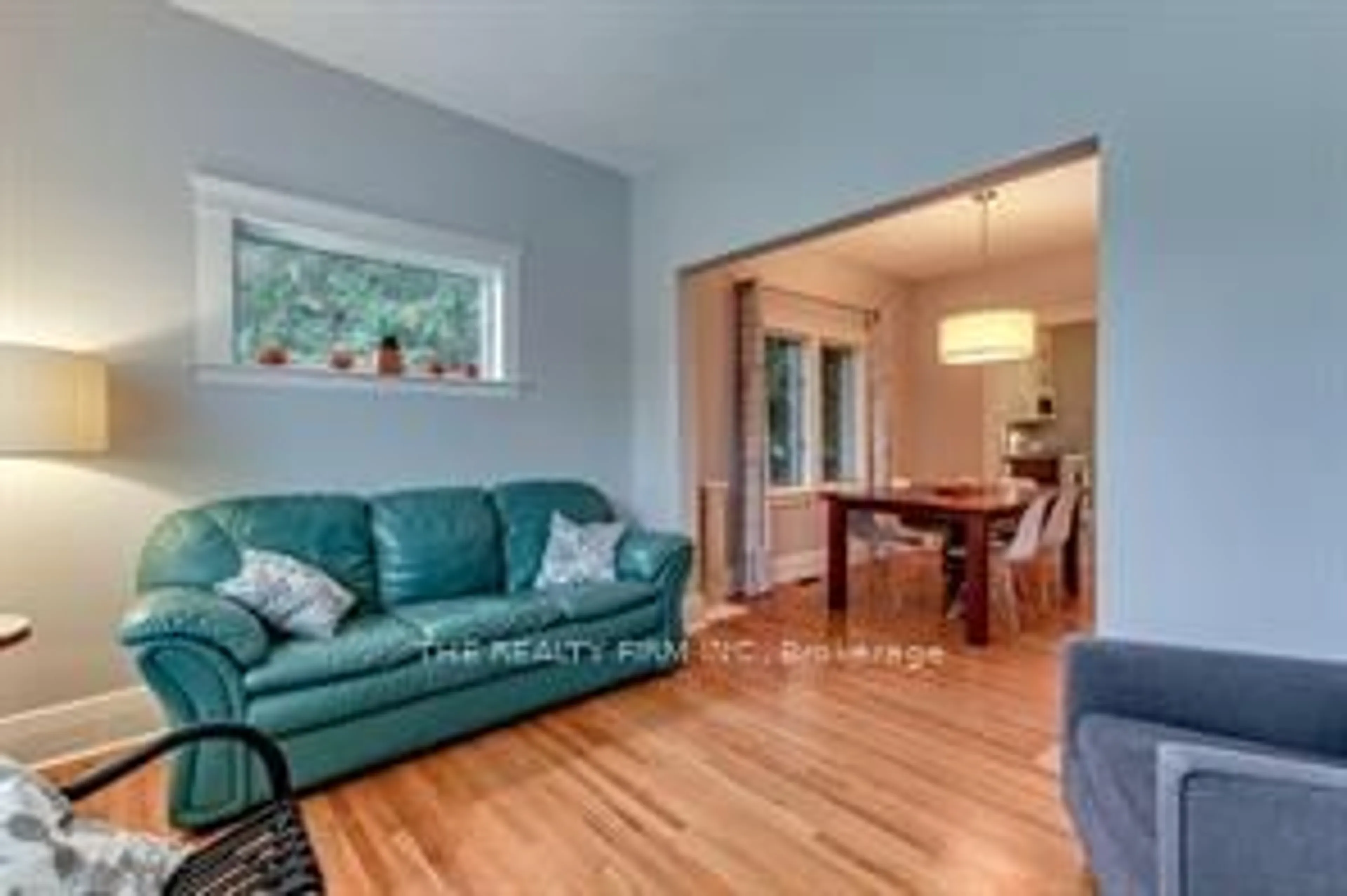 Living room with furniture, wood/laminate floor for 230 EDINBURGH St, London Ontario N6H 1M3