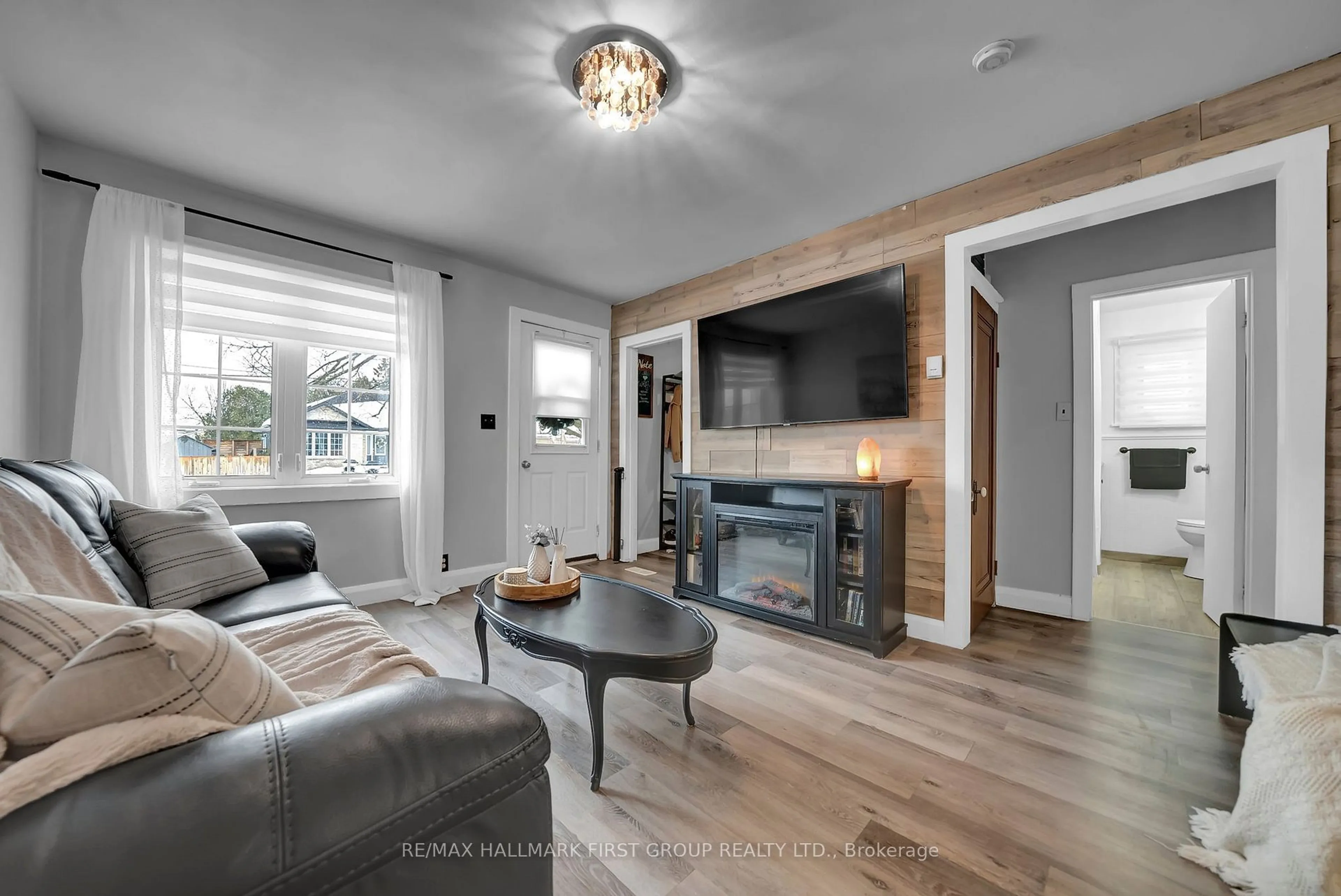 Living room with furniture, wood/laminate floor for 48 Durham St, Kawartha Lakes Ontario K9V 1X1