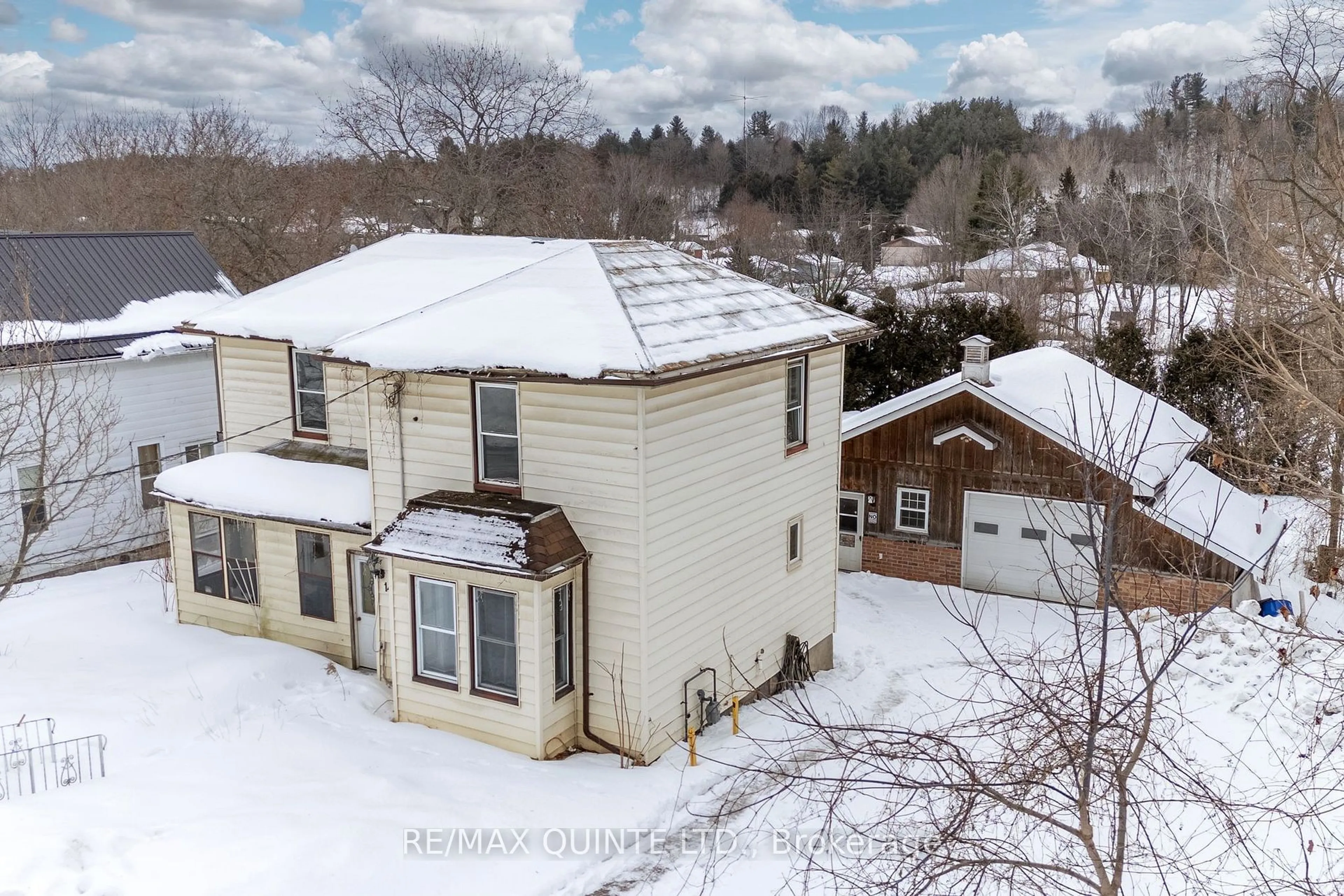 A pic from outside/outdoor area/front of a property/back of a property/a pic from drone, street for 14 Walter St, Trent Hills Ontario K0K 3K0