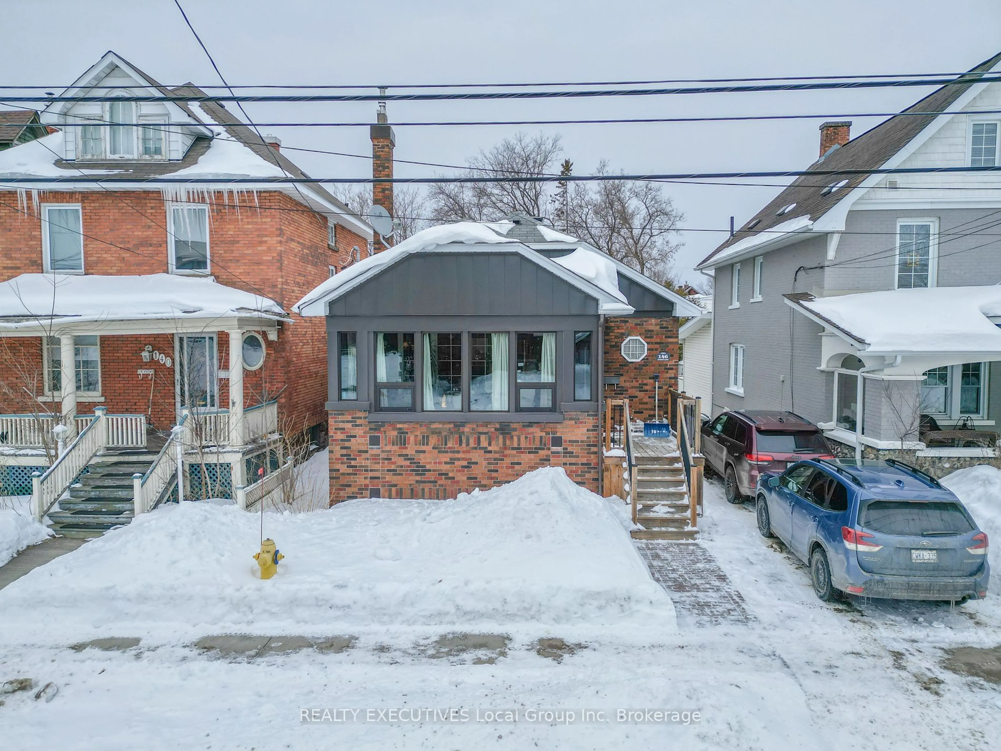 A pic from outside/outdoor area/front of a property/back of a property/a pic from drone, street for 146 First Ave, North Bay Ontario P1B 1J6