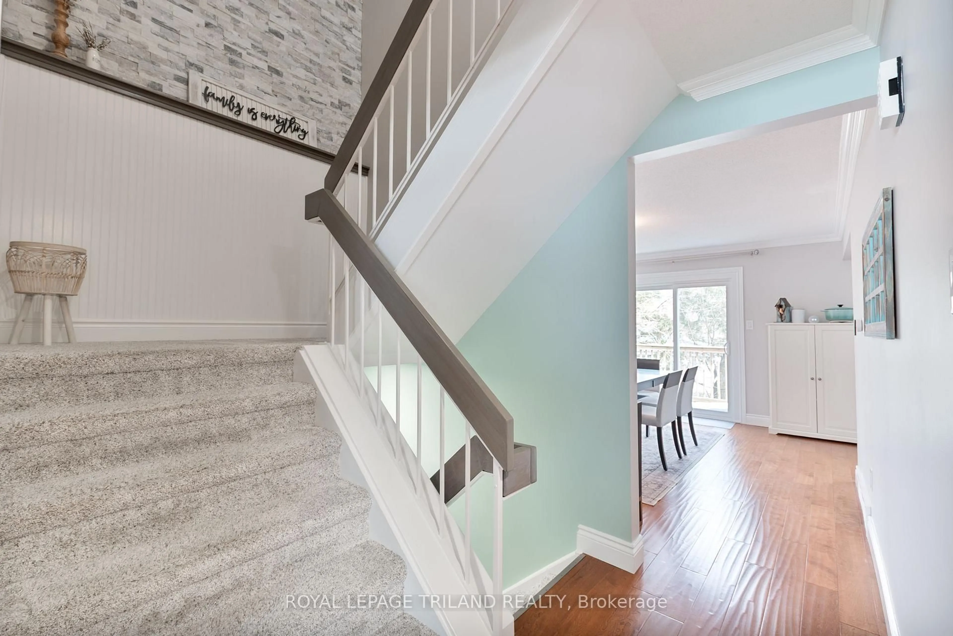 Stairs for 363 EVERGLADE Cres, London Ontario N6H 4M8